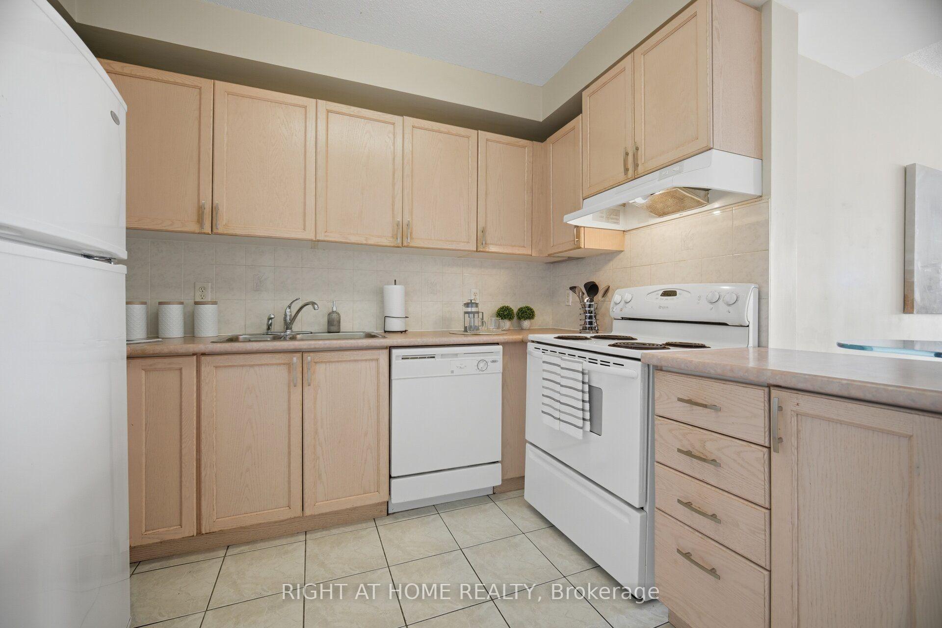 Photo 9 of Unit 1106, 200 Burnhamthorpe Road E, Mississauga, City Centre — HOMEH