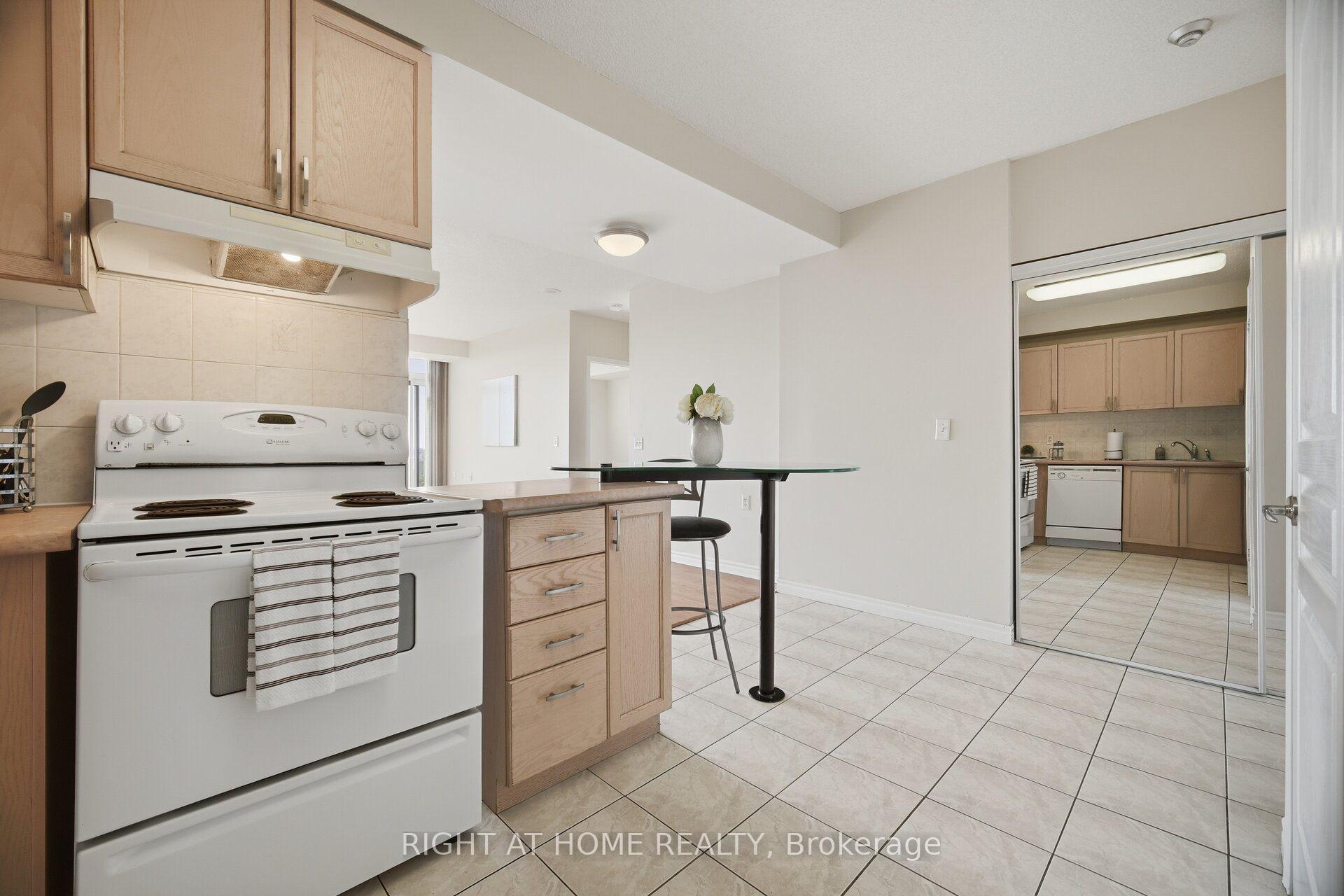 Photo 10 of Unit 1106, 200 Burnhamthorpe Road E, Mississauga, City Centre — HOMEH
