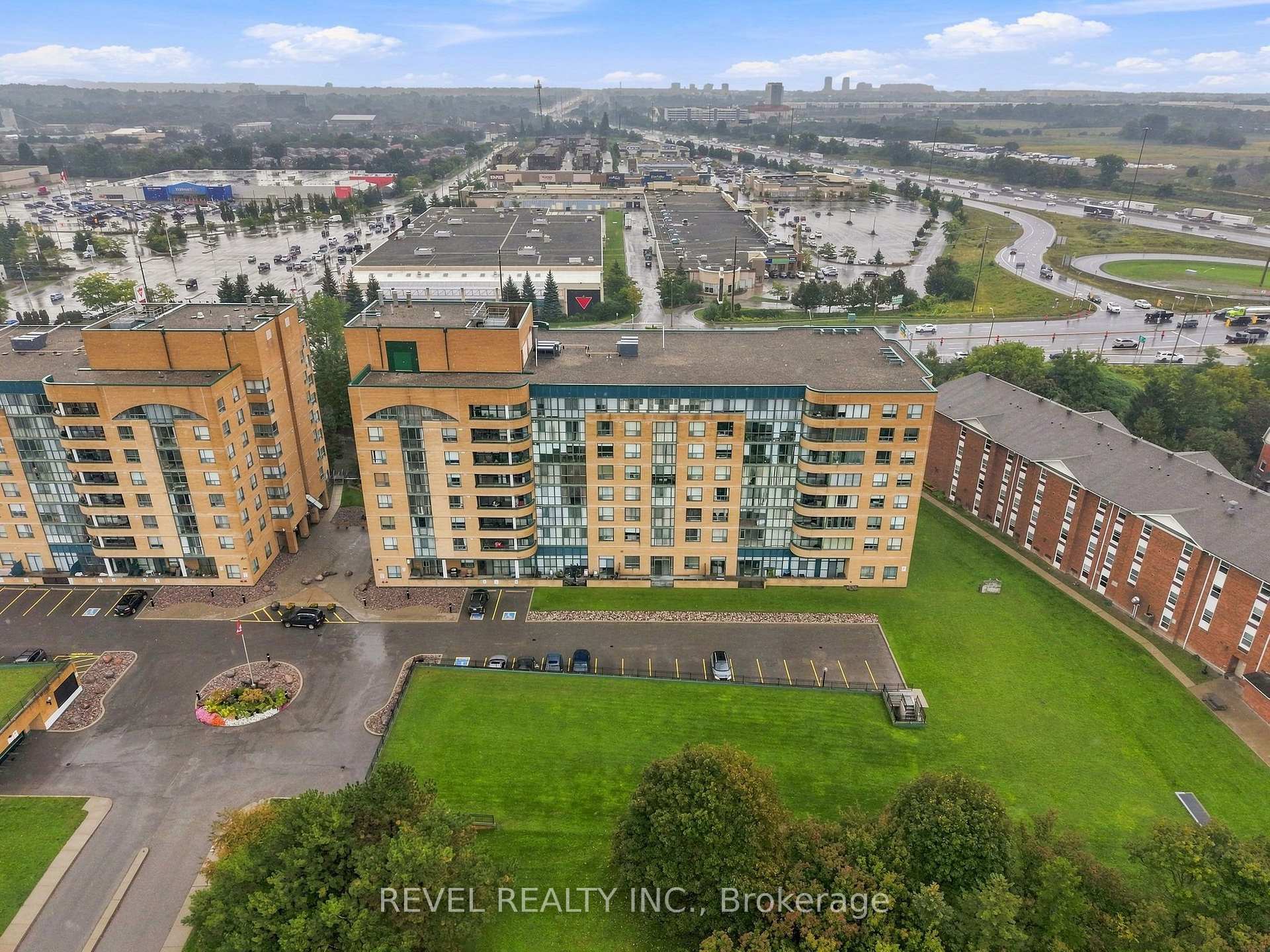 Photo 2 of Unit 306, 1655 Pickering Parkway, Pickering, Village East — HOMEH
