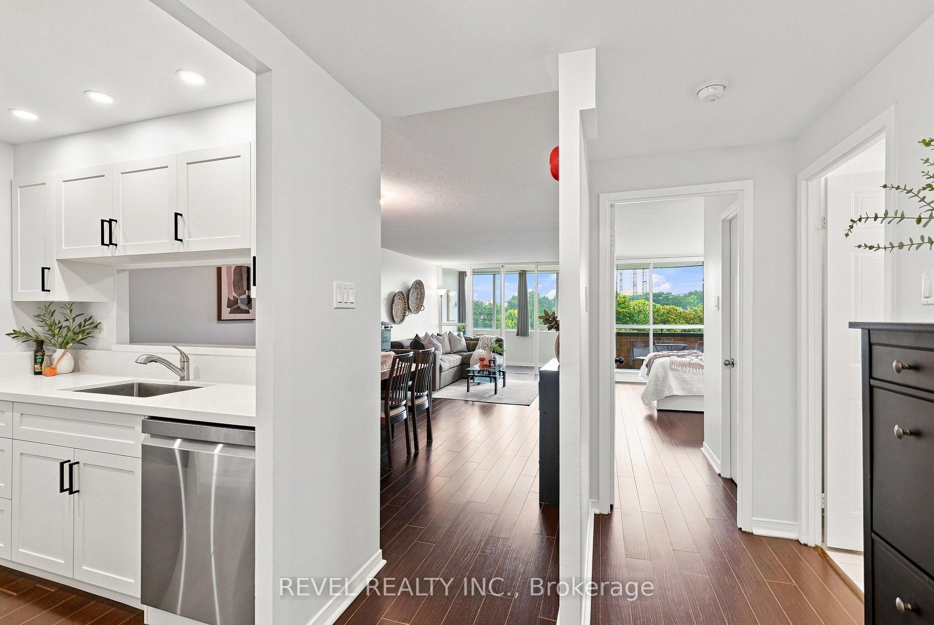 Photo 4 of Unit 306, 1655 Pickering Parkway, Pickering, Village East — HOMEH