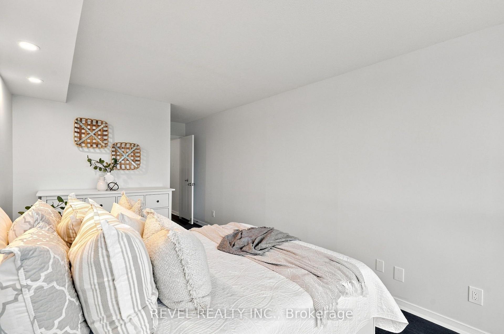 Photo 18 of Unit 306, 1655 Pickering Parkway, Pickering, Village East — HOMEH