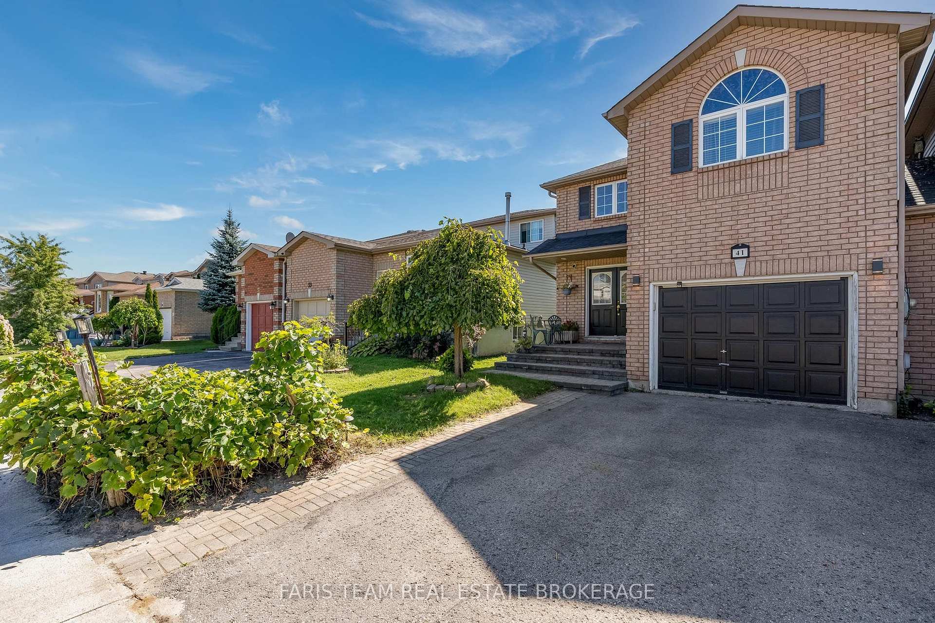 Photo 2 of 41 Willow Drive, Barrie, Holly — HOMEH