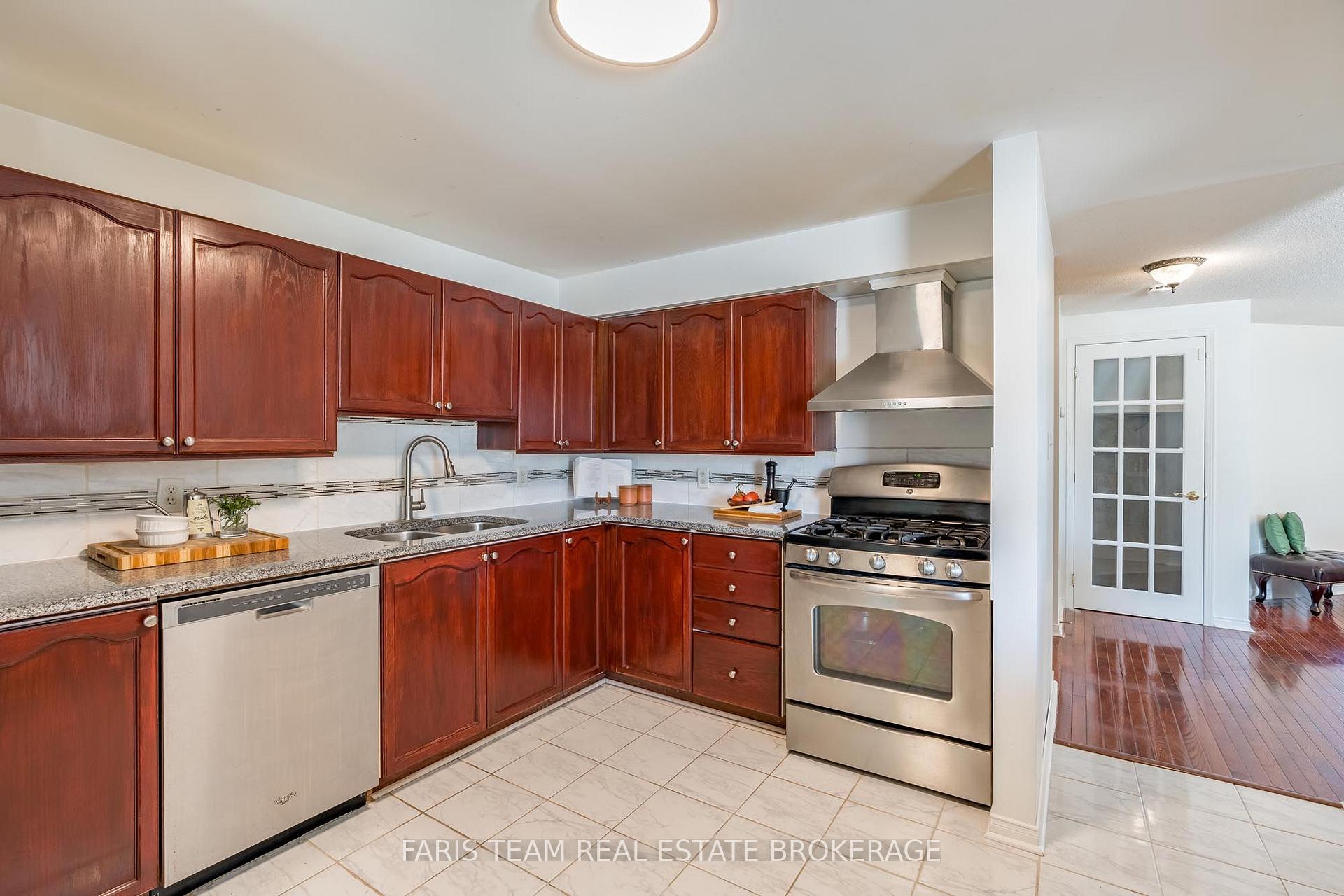 Photo 6 of 41 Willow Drive, Barrie, Holly — HOMEH