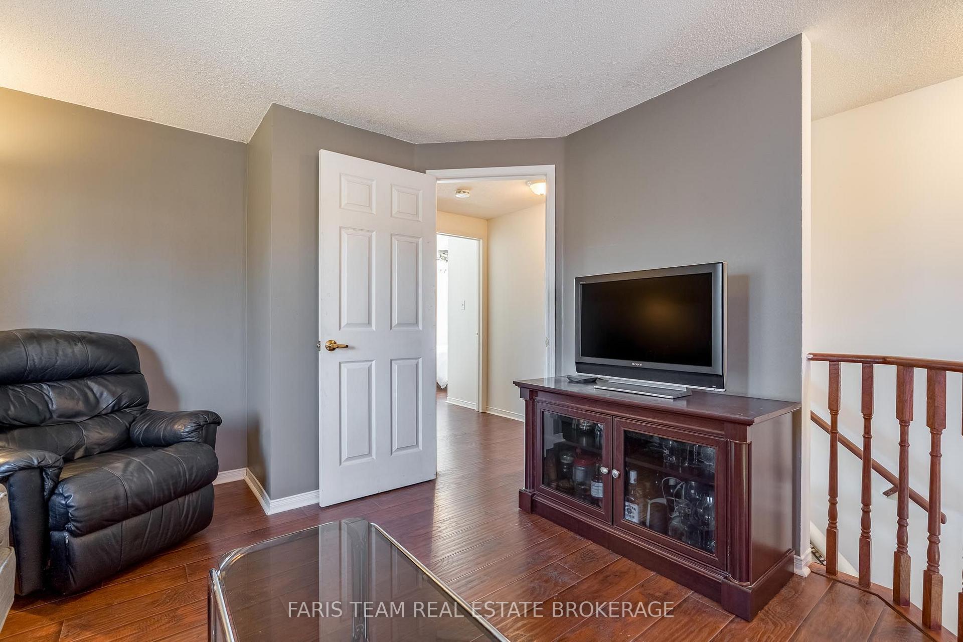 Photo 17 of 41 Willow Drive, Barrie, Holly — HOMEH