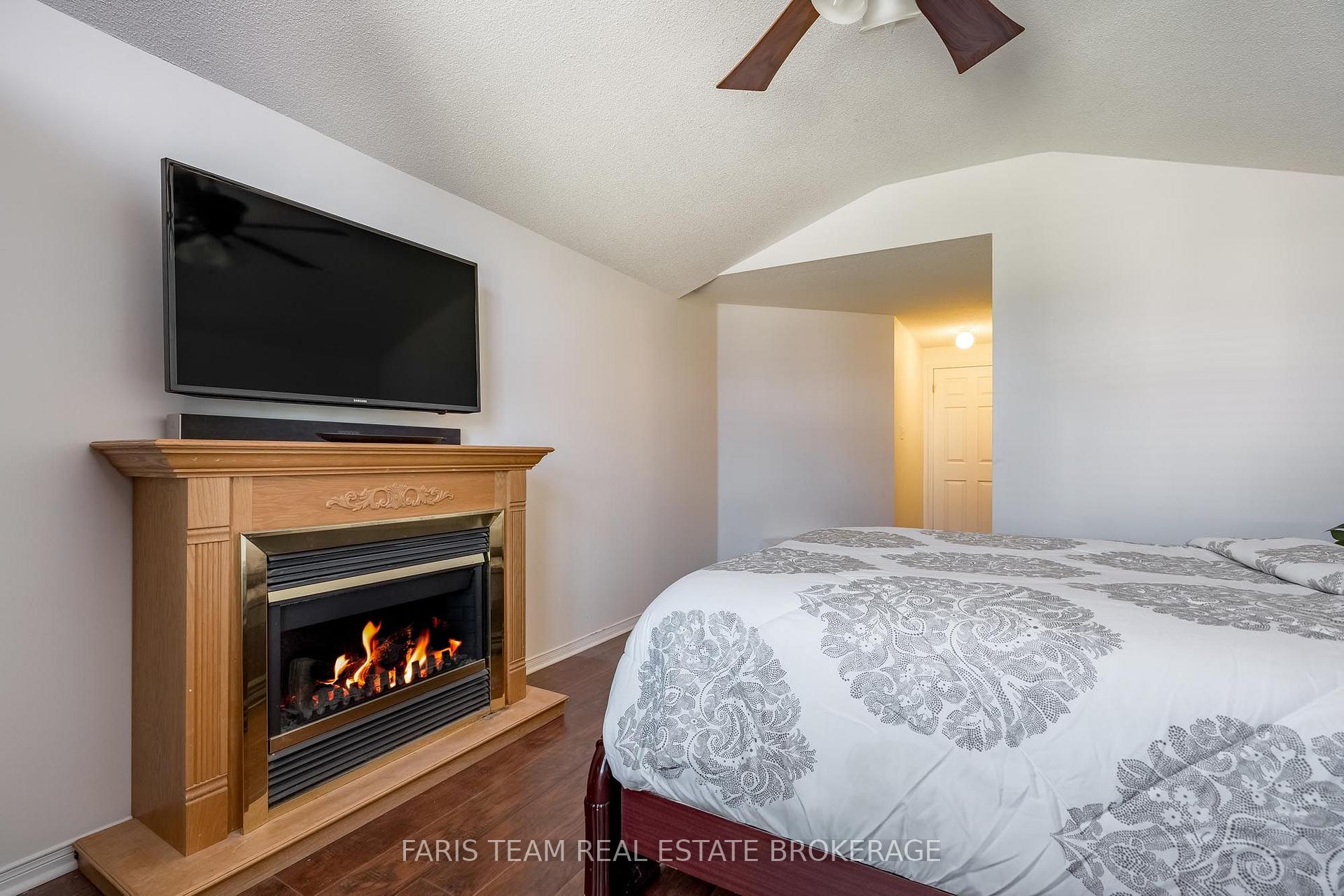 Photo 19 of 41 Willow Drive, Barrie, Holly — HOMEH
