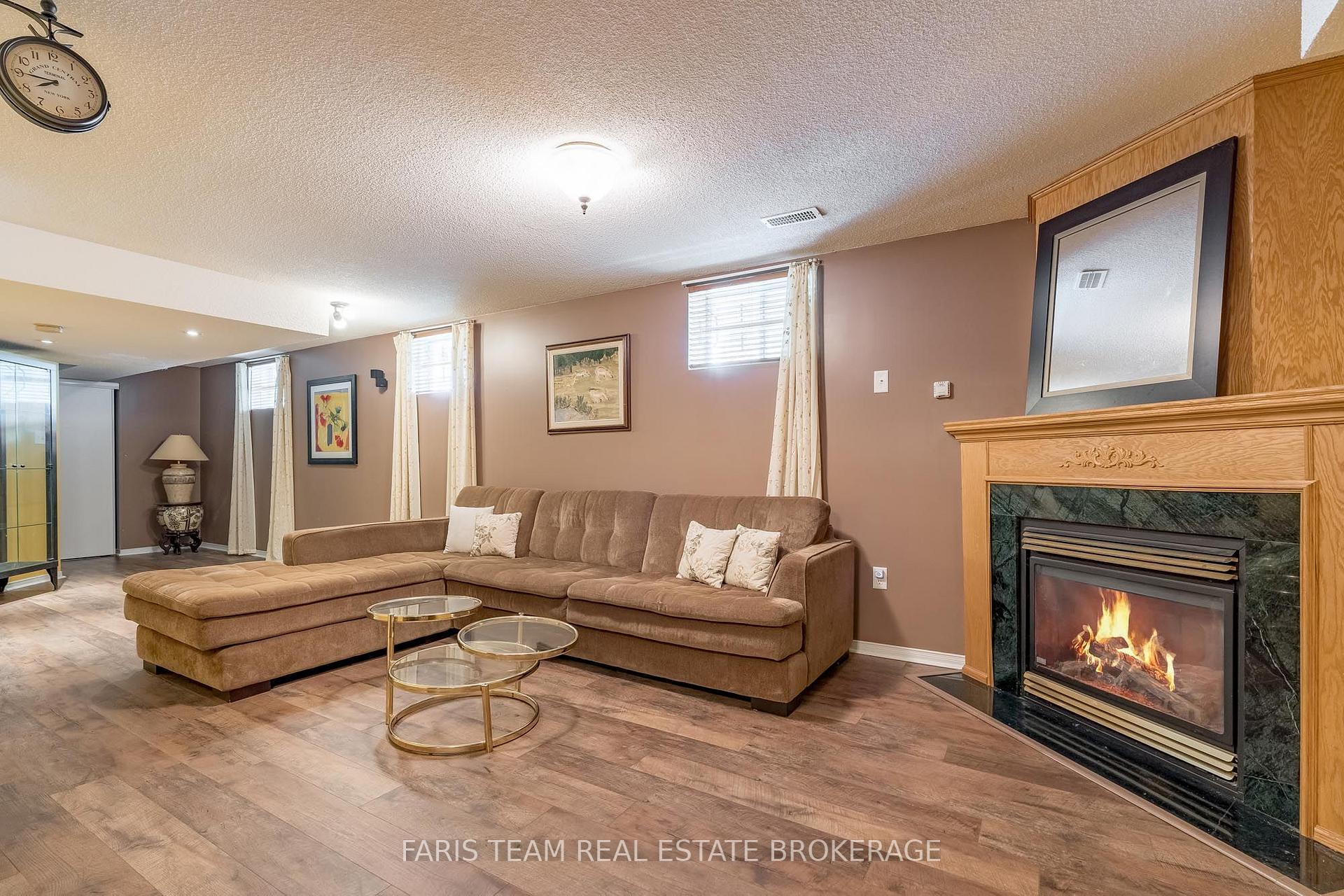 Photo 26 of 41 Willow Drive, Barrie, Holly — HOMEH