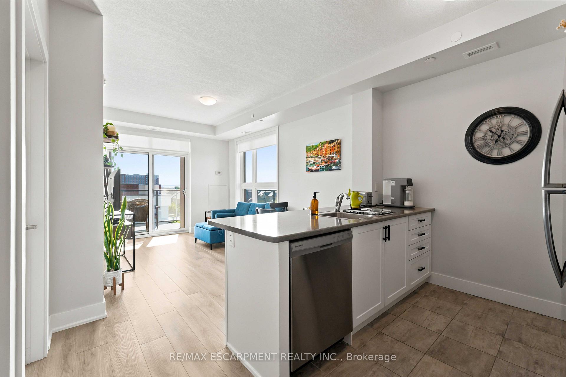 Photo 10 of Unit 411, 125 Shoreview Place, Hamilton, Stoney Creek — HOMEH