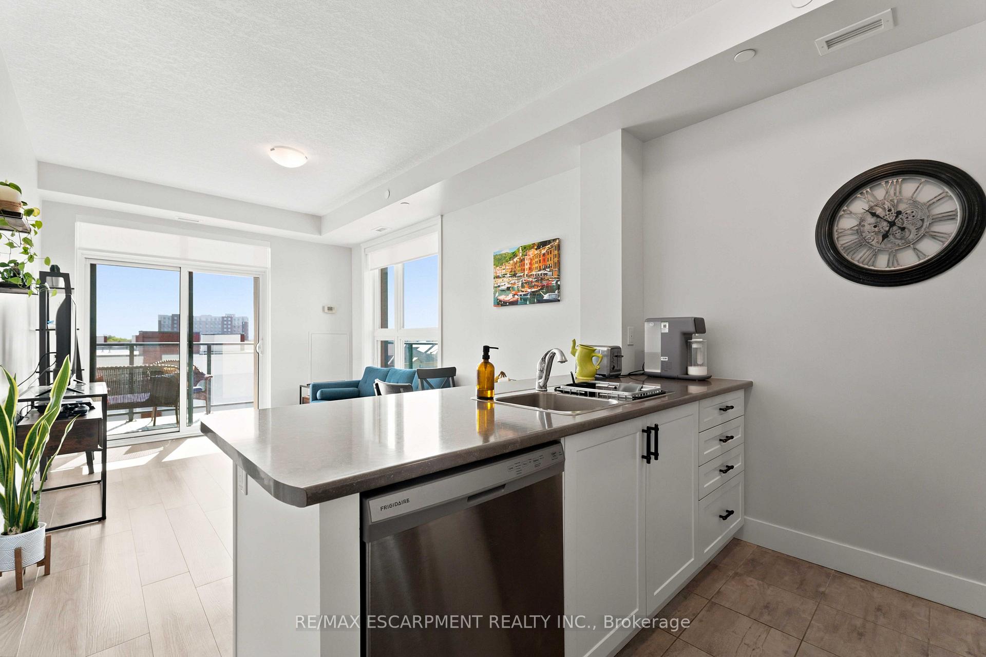 Photo 14 of Unit 411, 125 Shoreview Place, Hamilton, Stoney Creek — HOMEH