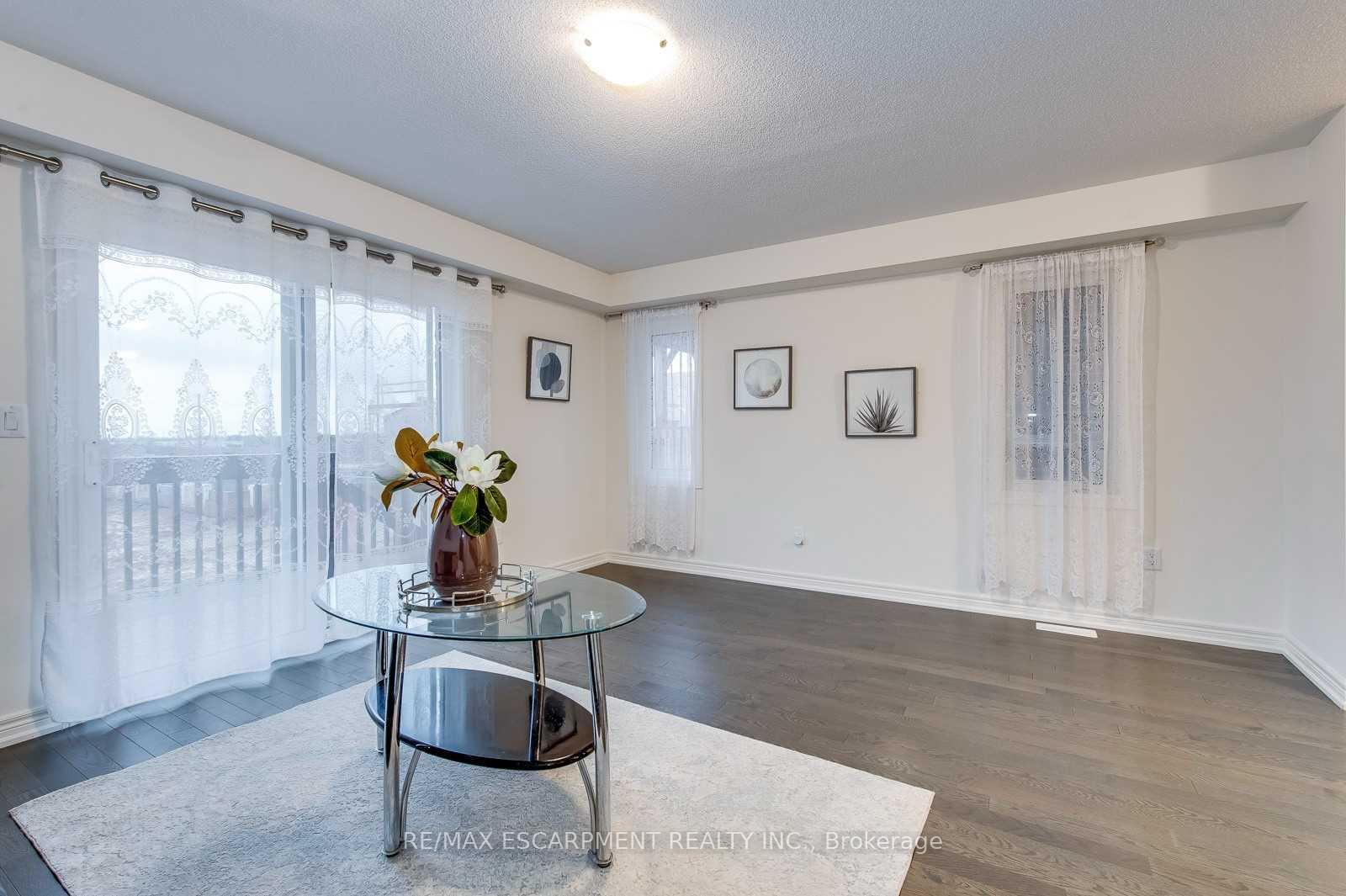 Photo 8 of 3968 Thomas Alton Boulevard, Burlington, Alton — HOMEH