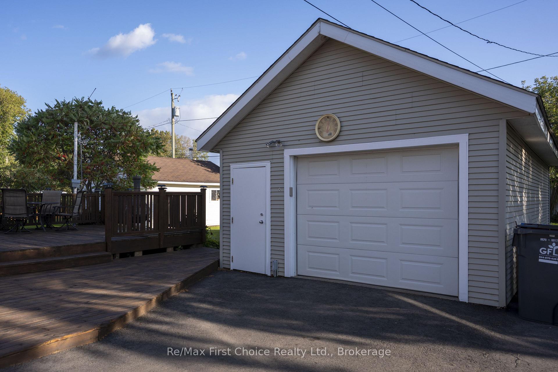 Photo 2 of 2824 Moodie Street E, Thunder Bay, Green Acres — HOMEH