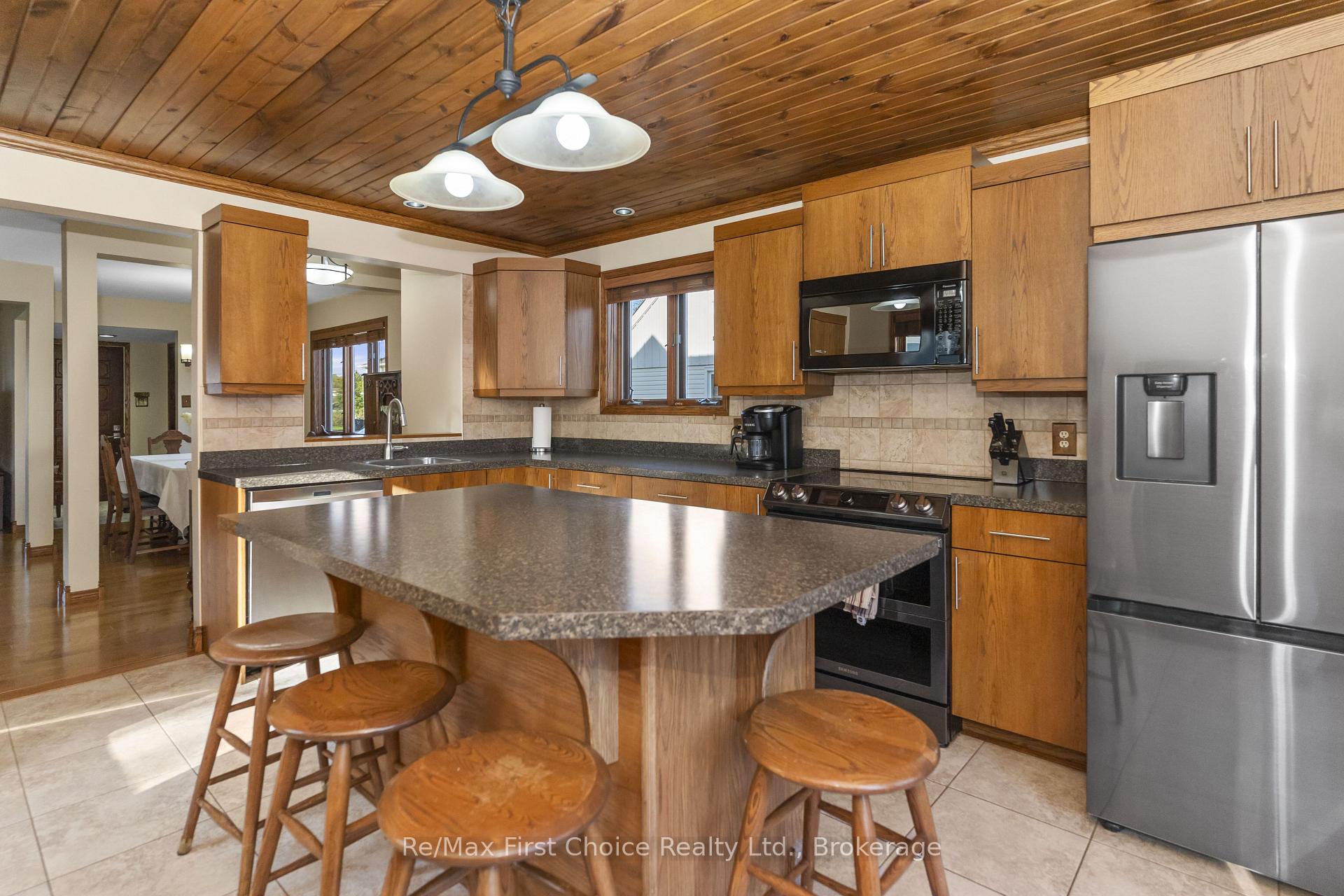 Photo 7 of 2824 Moodie Street E, Thunder Bay, Green Acres — HOMEH