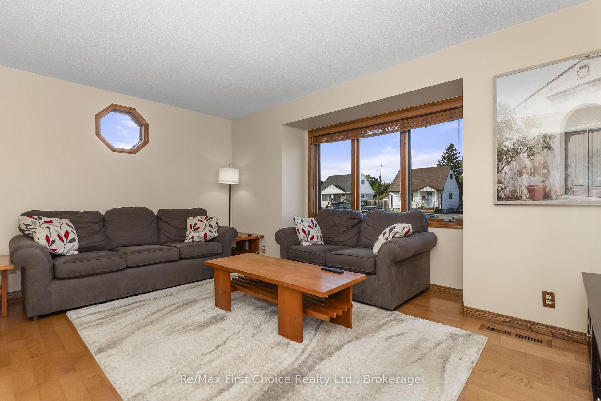 Photo 10 of 2824 Moodie Street E, Thunder Bay, Green Acres — HOMEH