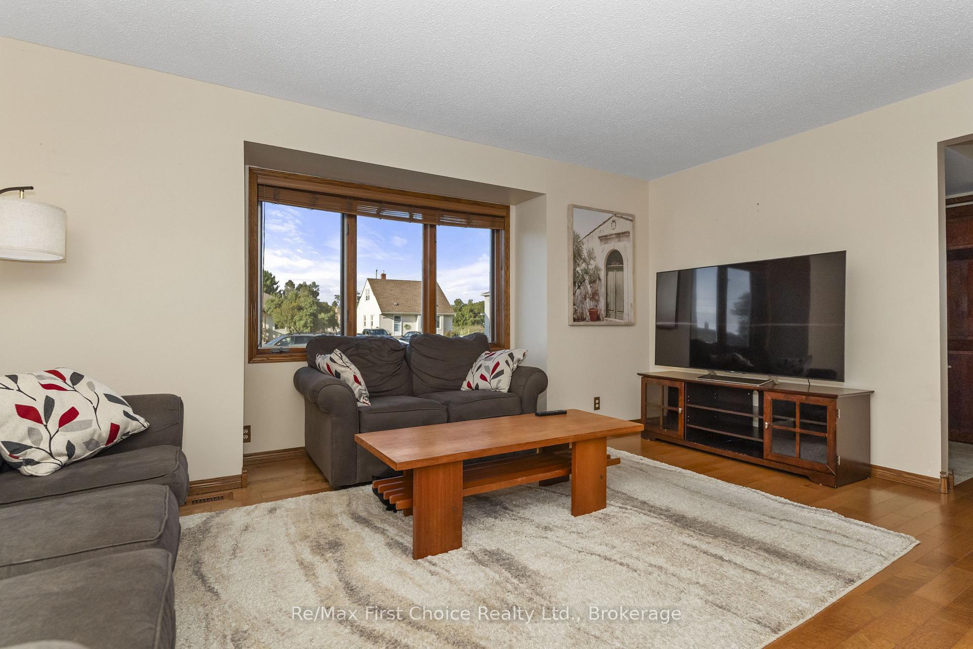 Photo 11 of 2824 Moodie Street E, Thunder Bay, Green Acres — HOMEH