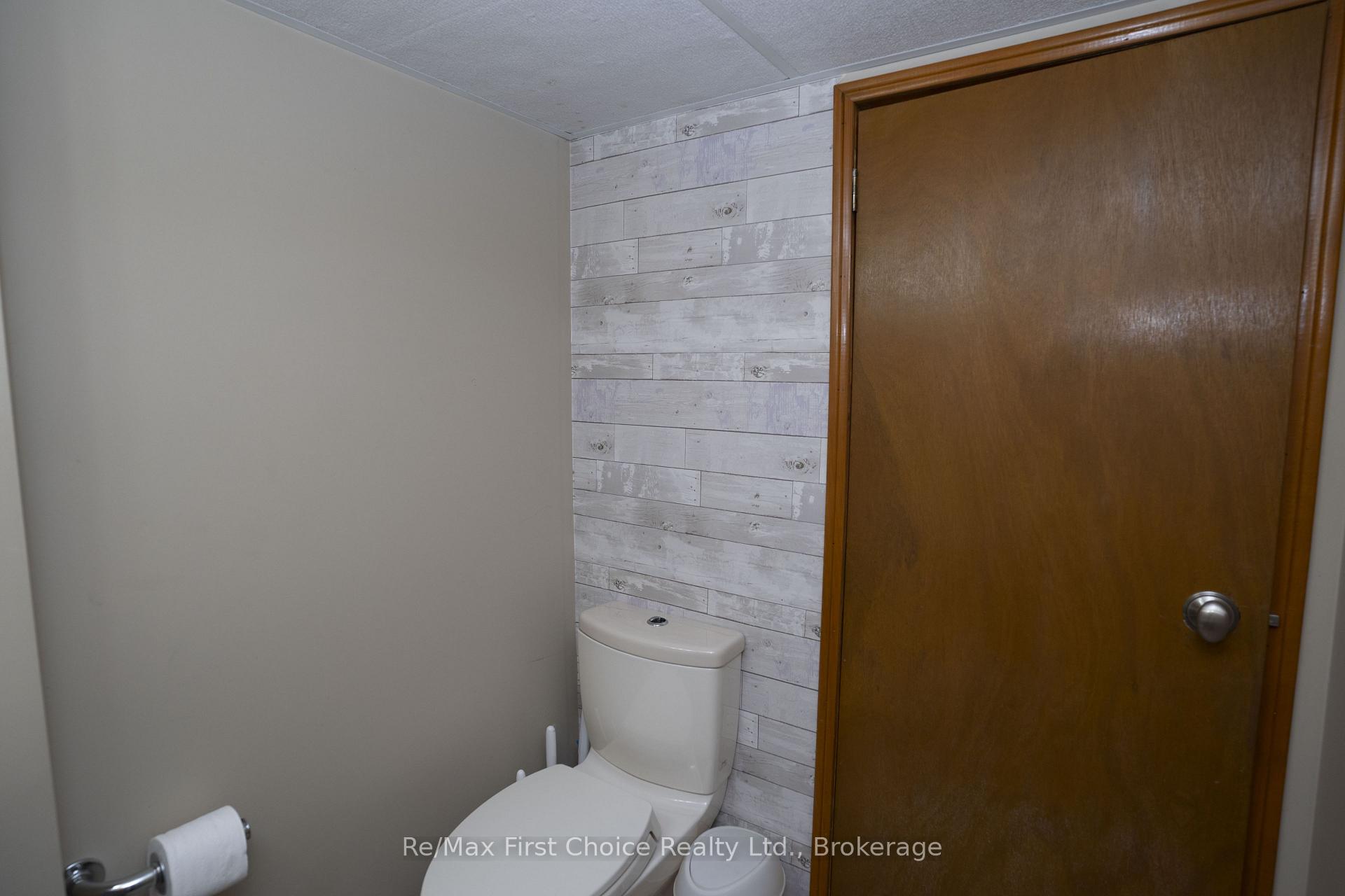 Photo 25 of 2824 Moodie Street E, Thunder Bay, Green Acres — HOMEH
