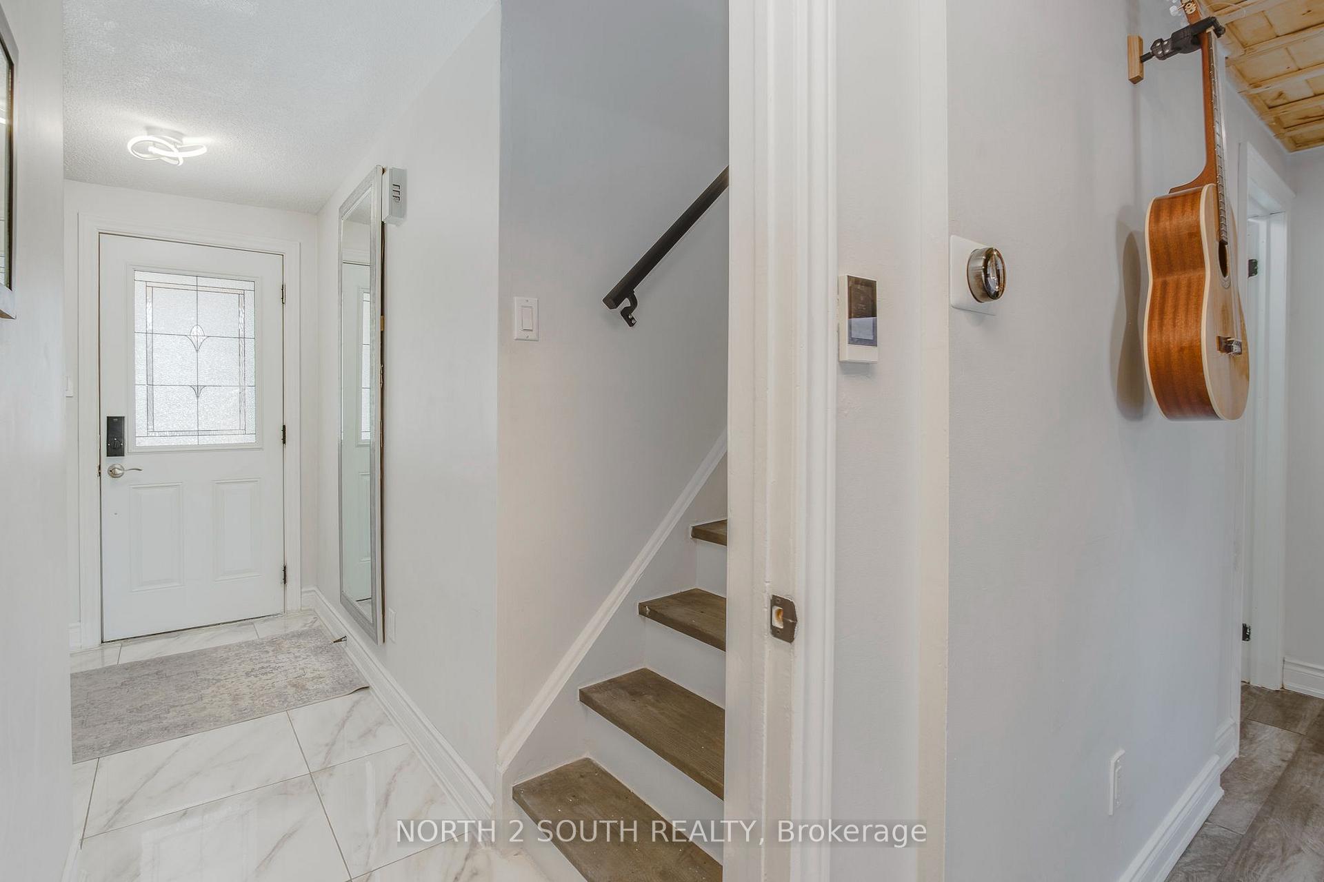 Photo 4 of 87 Scott Crescent, Barrie, Letitia Heights — HOMEH