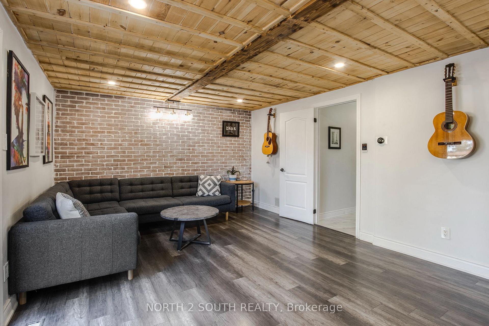 Photo 6 of 87 Scott Crescent, Barrie, Letitia Heights — HOMEH