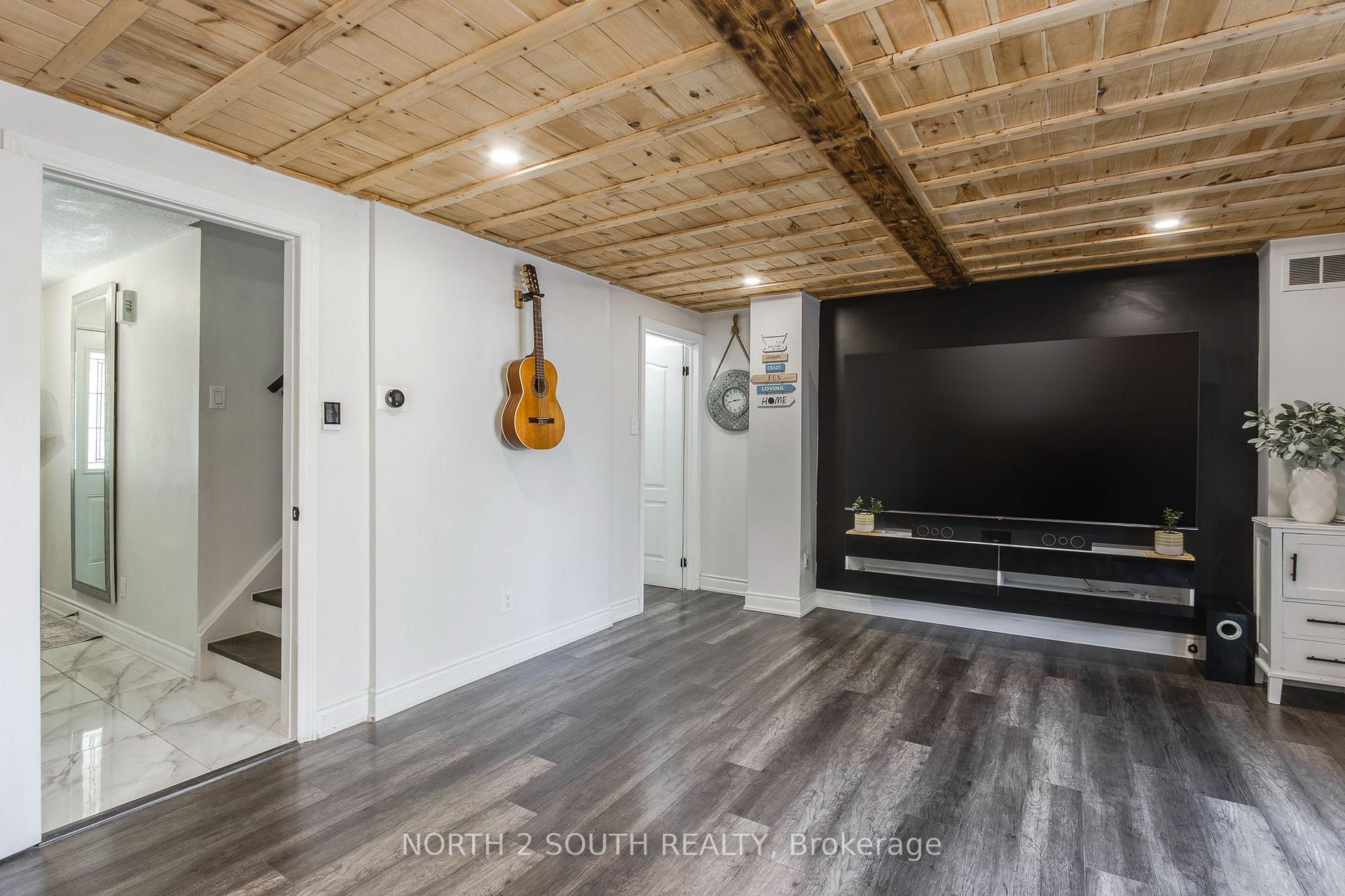 Photo 7 of 87 Scott Crescent, Barrie, Letitia Heights — HOMEH