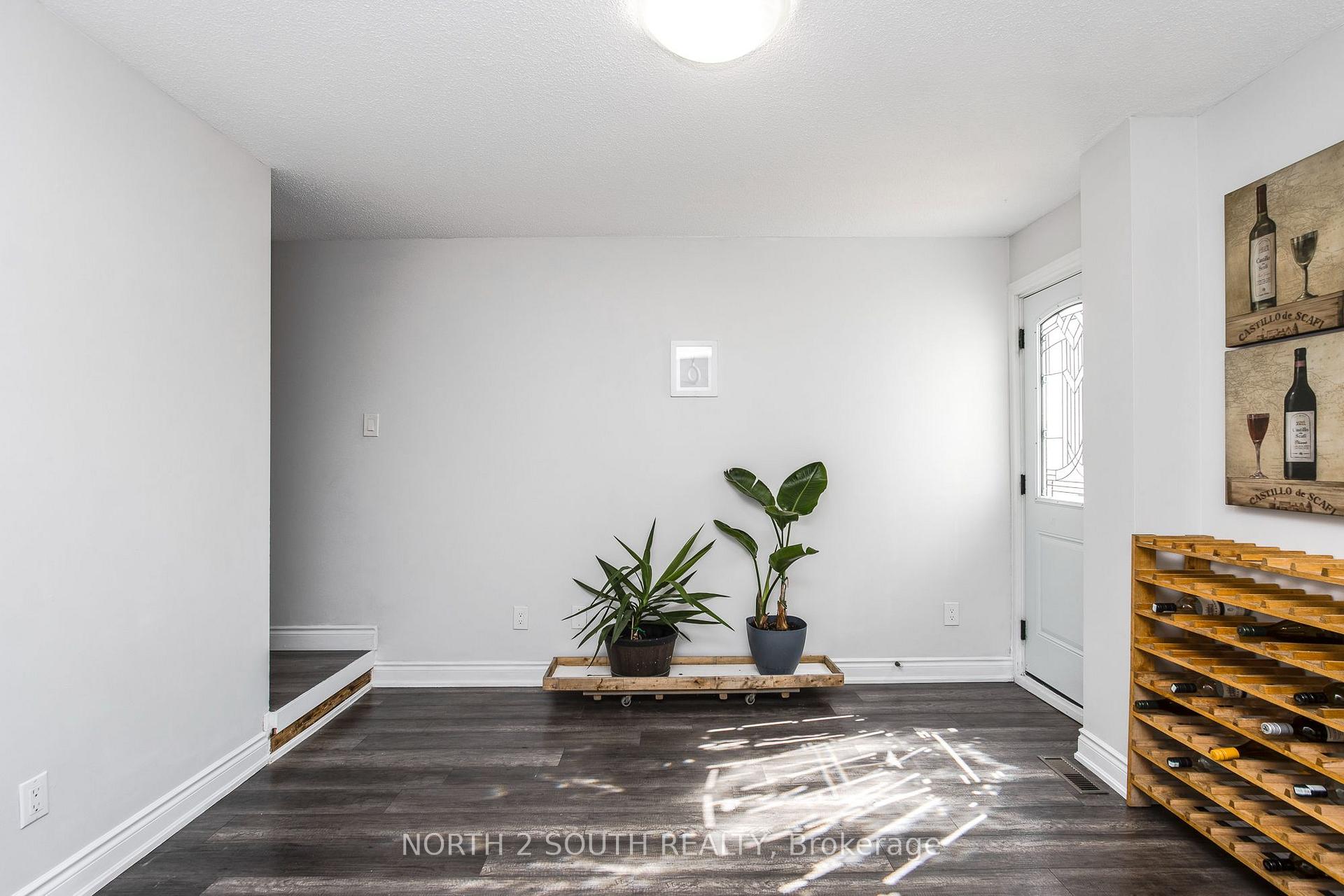 Photo 10 of 87 Scott Crescent, Barrie, Letitia Heights — HOMEH