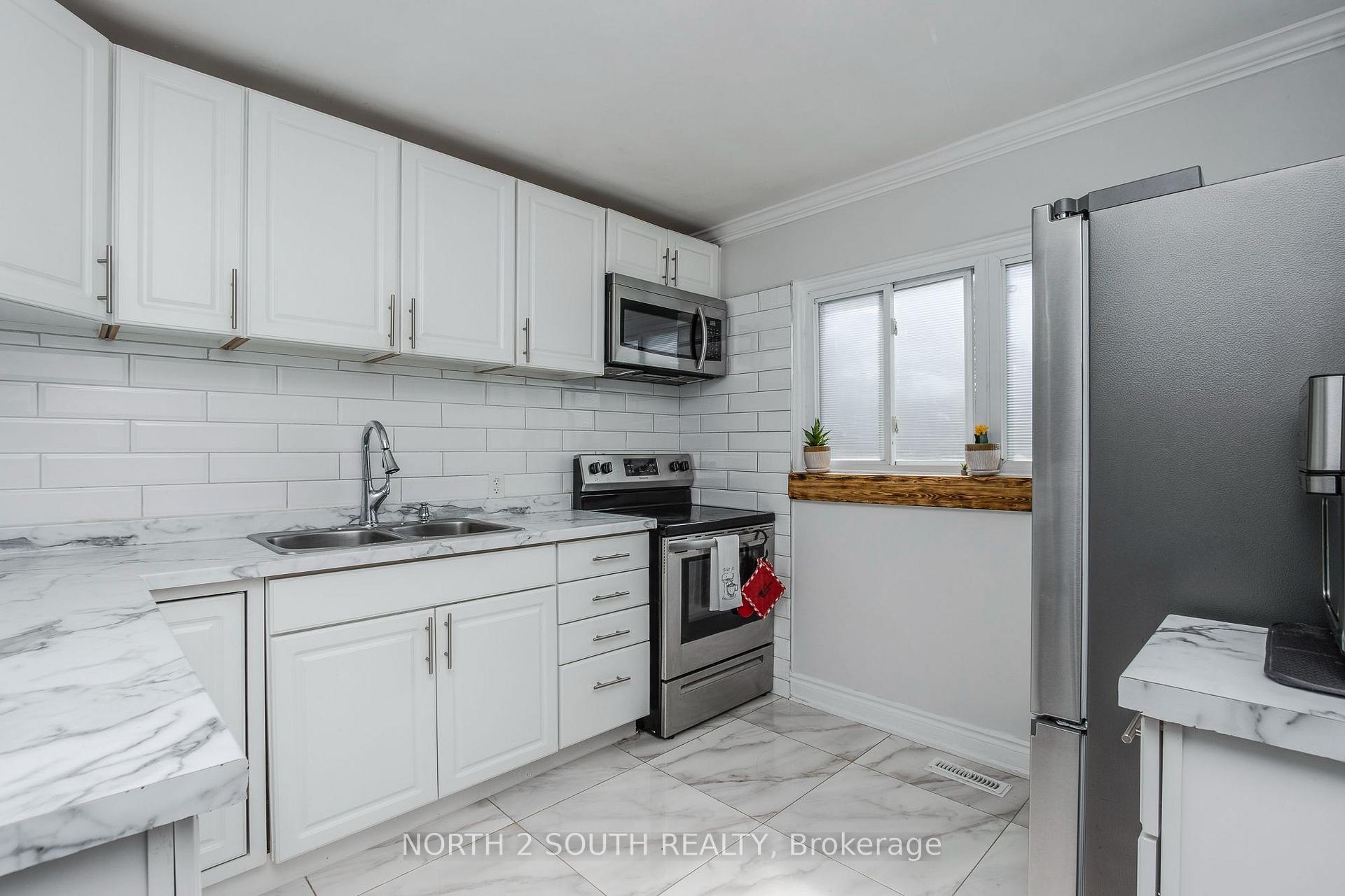 Photo 11 of 87 Scott Crescent, Barrie, Letitia Heights — HOMEH