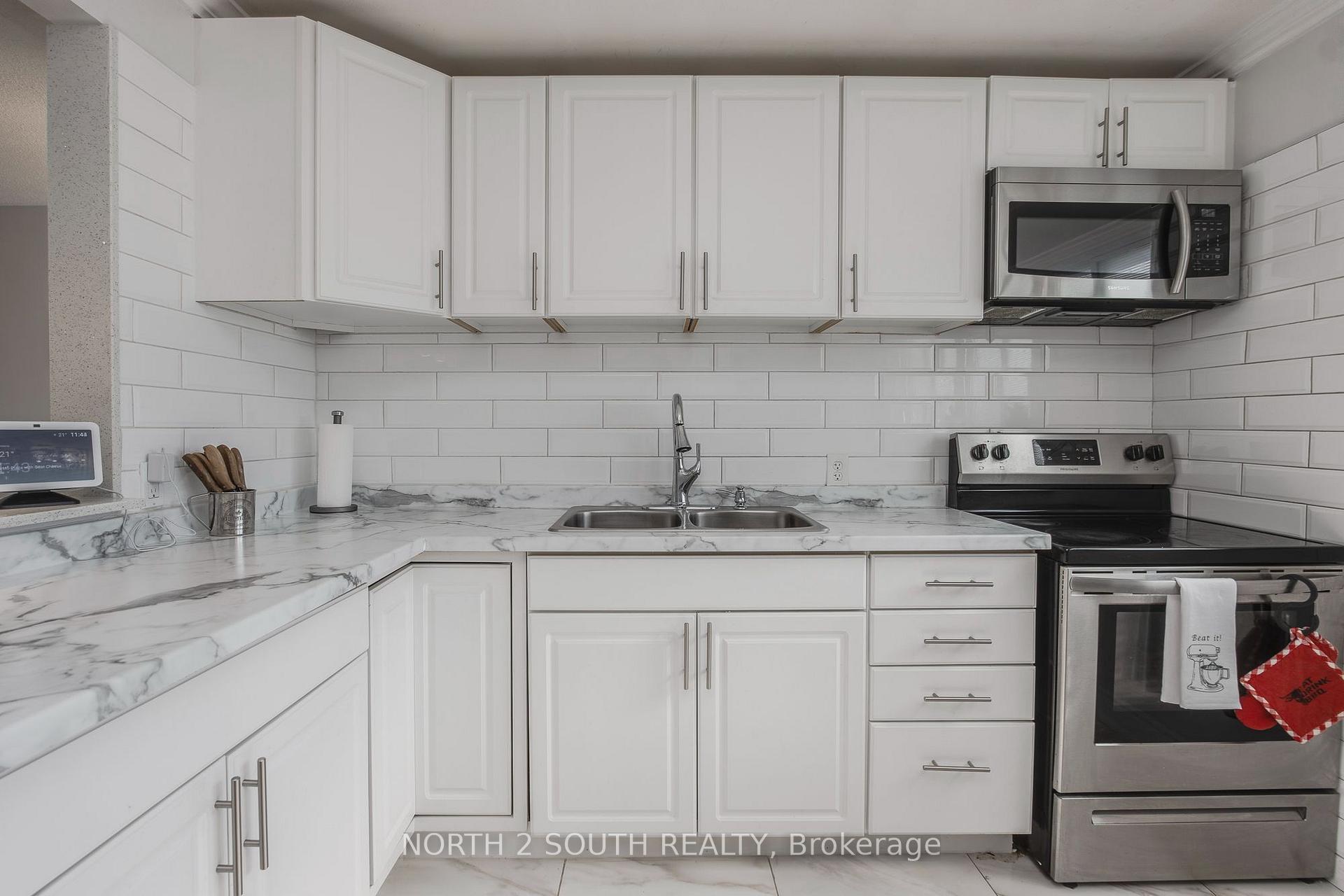 Photo 13 of 87 Scott Crescent, Barrie, Letitia Heights — HOMEH