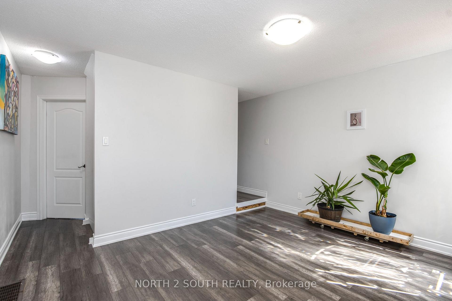 Photo 16 of 87 Scott Crescent, Barrie, Letitia Heights — HOMEH