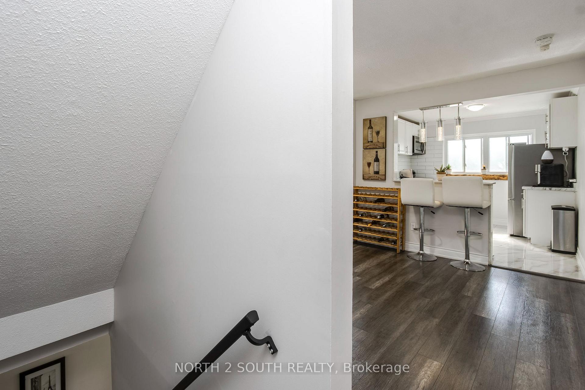 Photo 17 of 87 Scott Crescent, Barrie, Letitia Heights — HOMEH