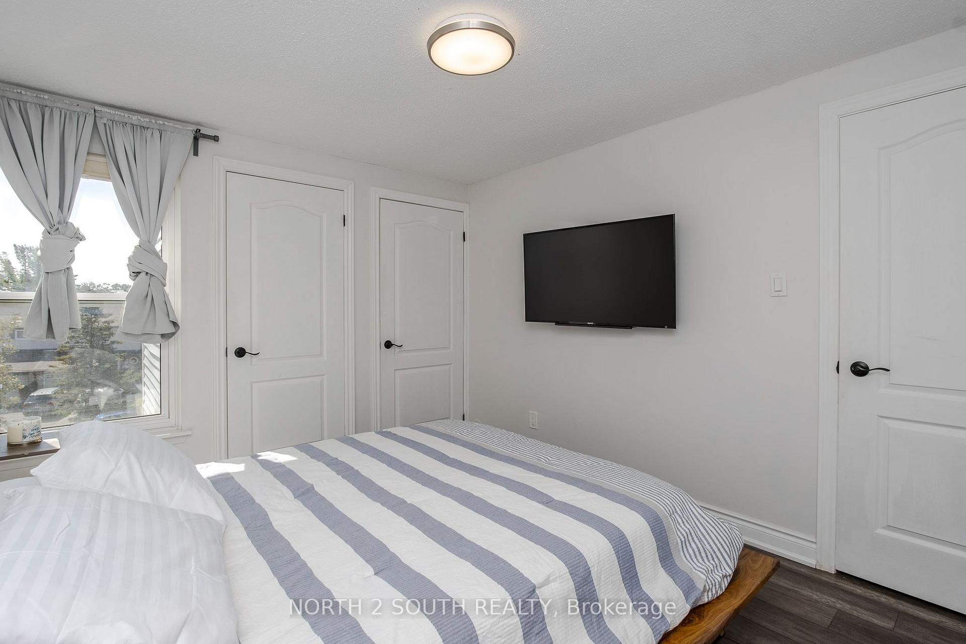 Photo 19 of 87 Scott Crescent, Barrie, Letitia Heights — HOMEH