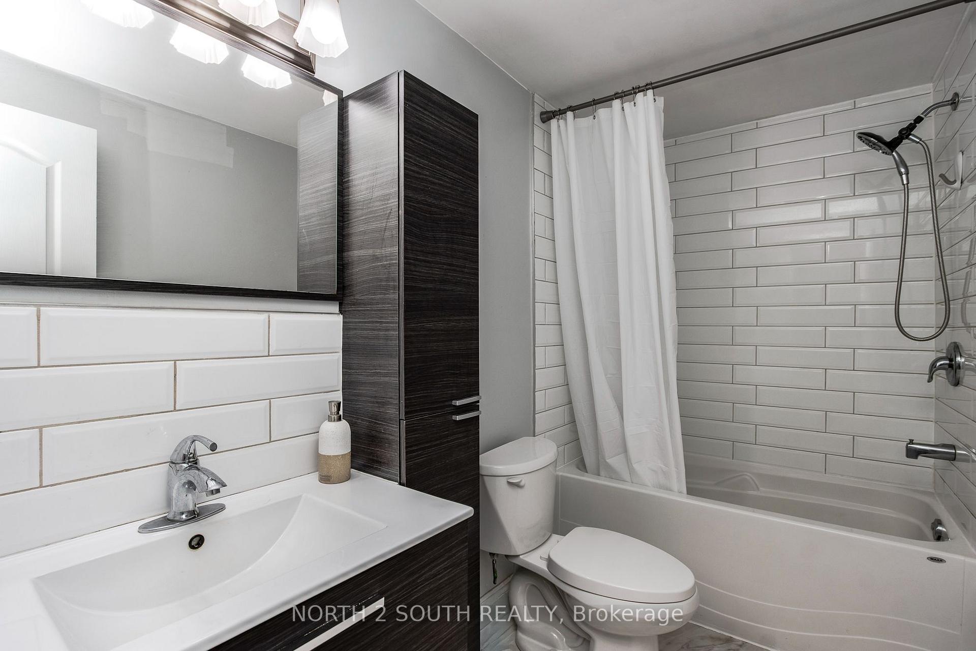 Photo 21 of 87 Scott Crescent, Barrie, Letitia Heights — HOMEH