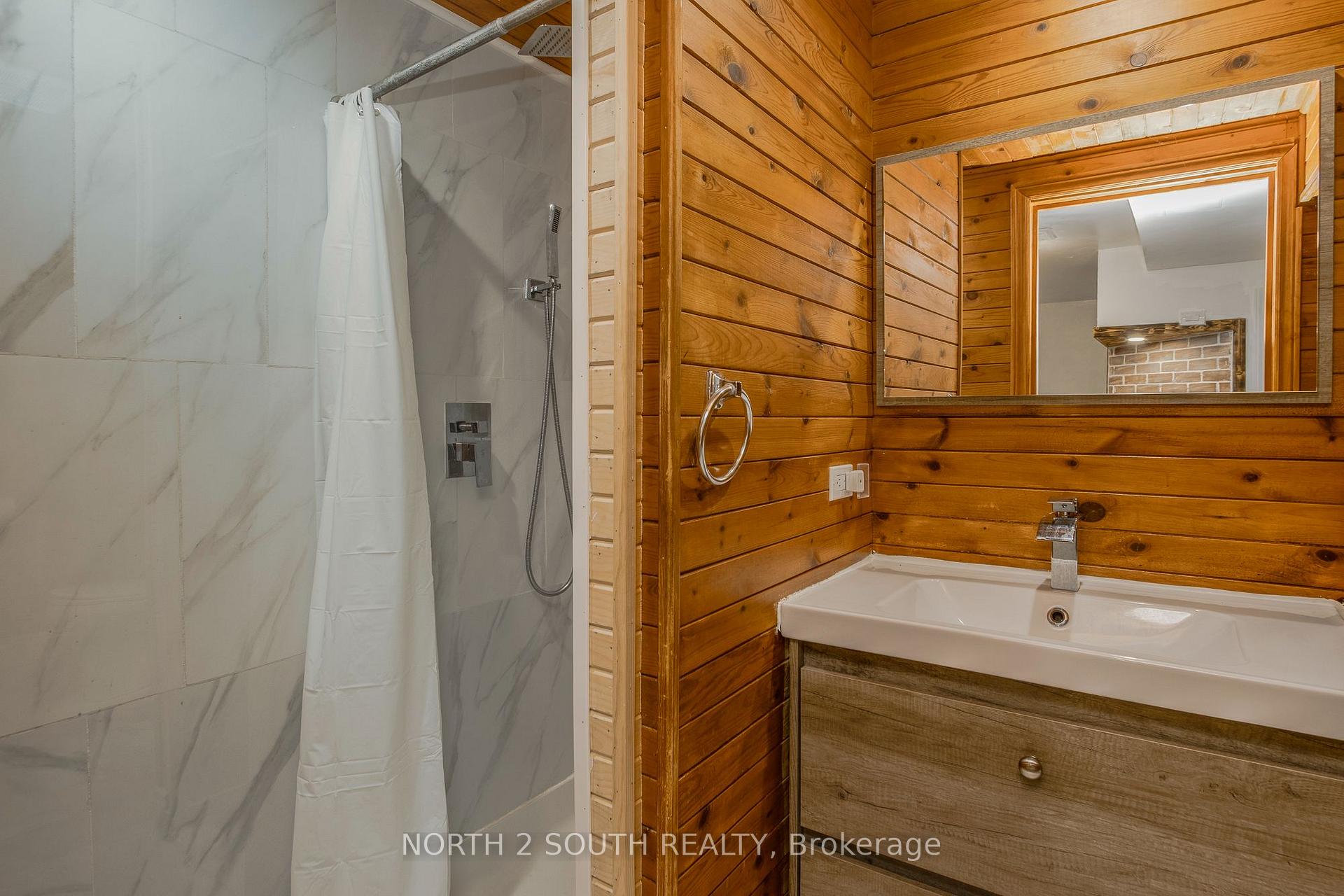 Photo 26 of 87 Scott Crescent, Barrie, Letitia Heights — HOMEH