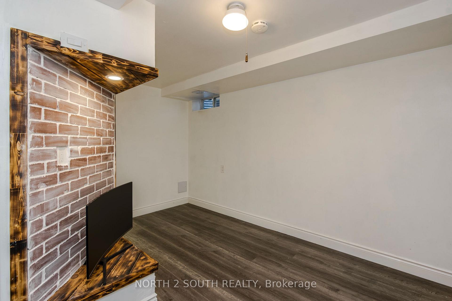 Photo 27 of 87 Scott Crescent, Barrie, Letitia Heights — HOMEH
