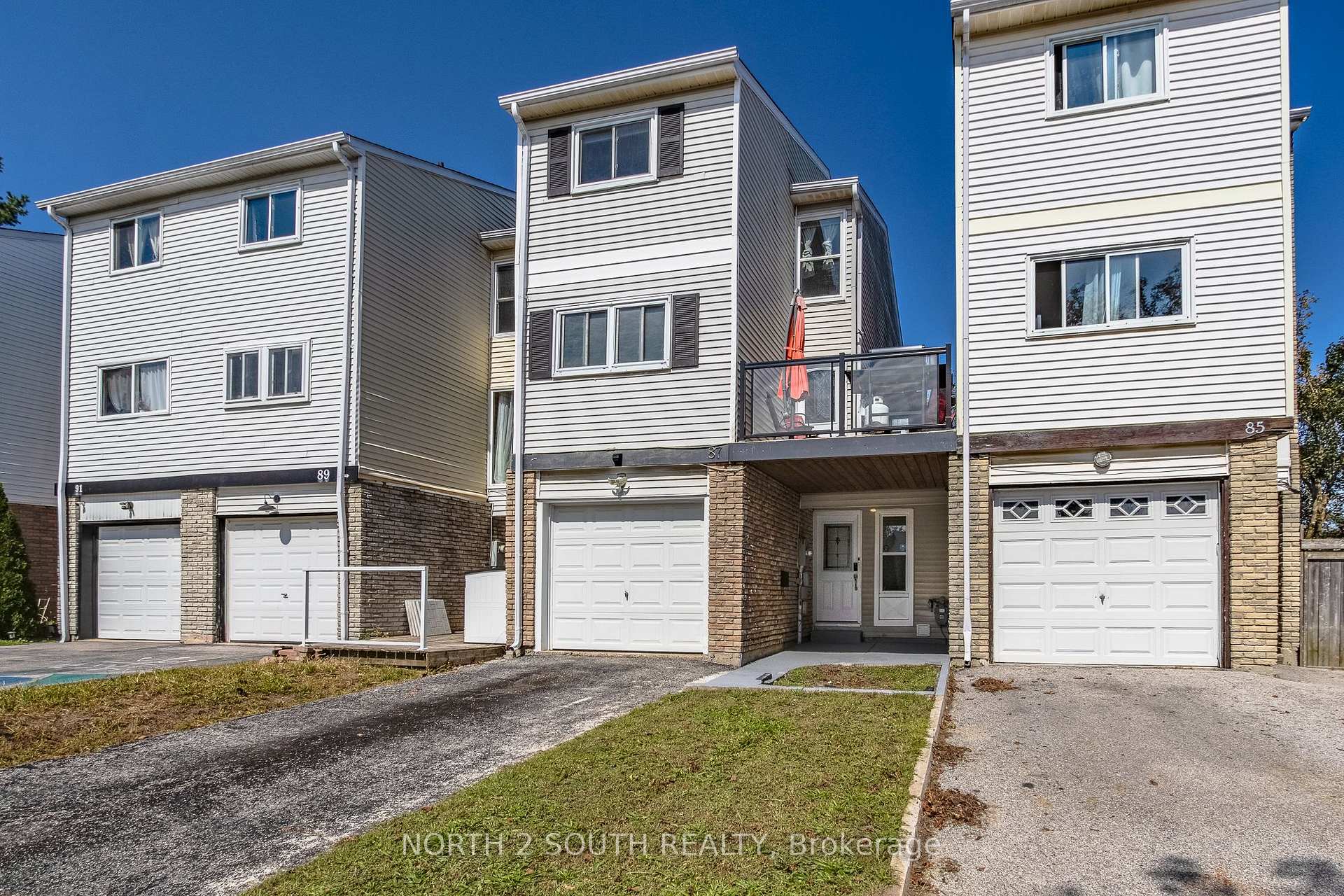 Photo 34 of 87 Scott Crescent, Barrie, Letitia Heights — HOMEH