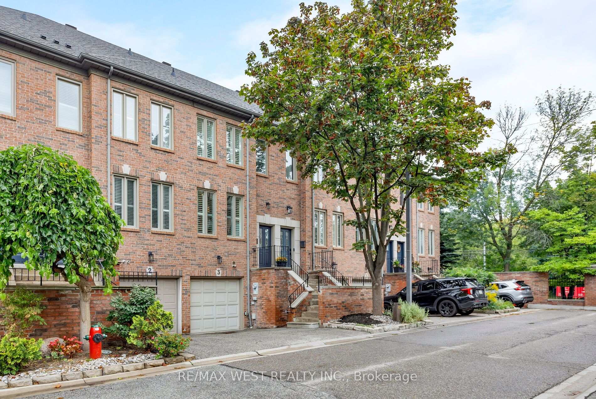Photo 2 of Unit 3, 175 Grand Avenue, Etobicoke, Stonegate-Queensway — HOMEH