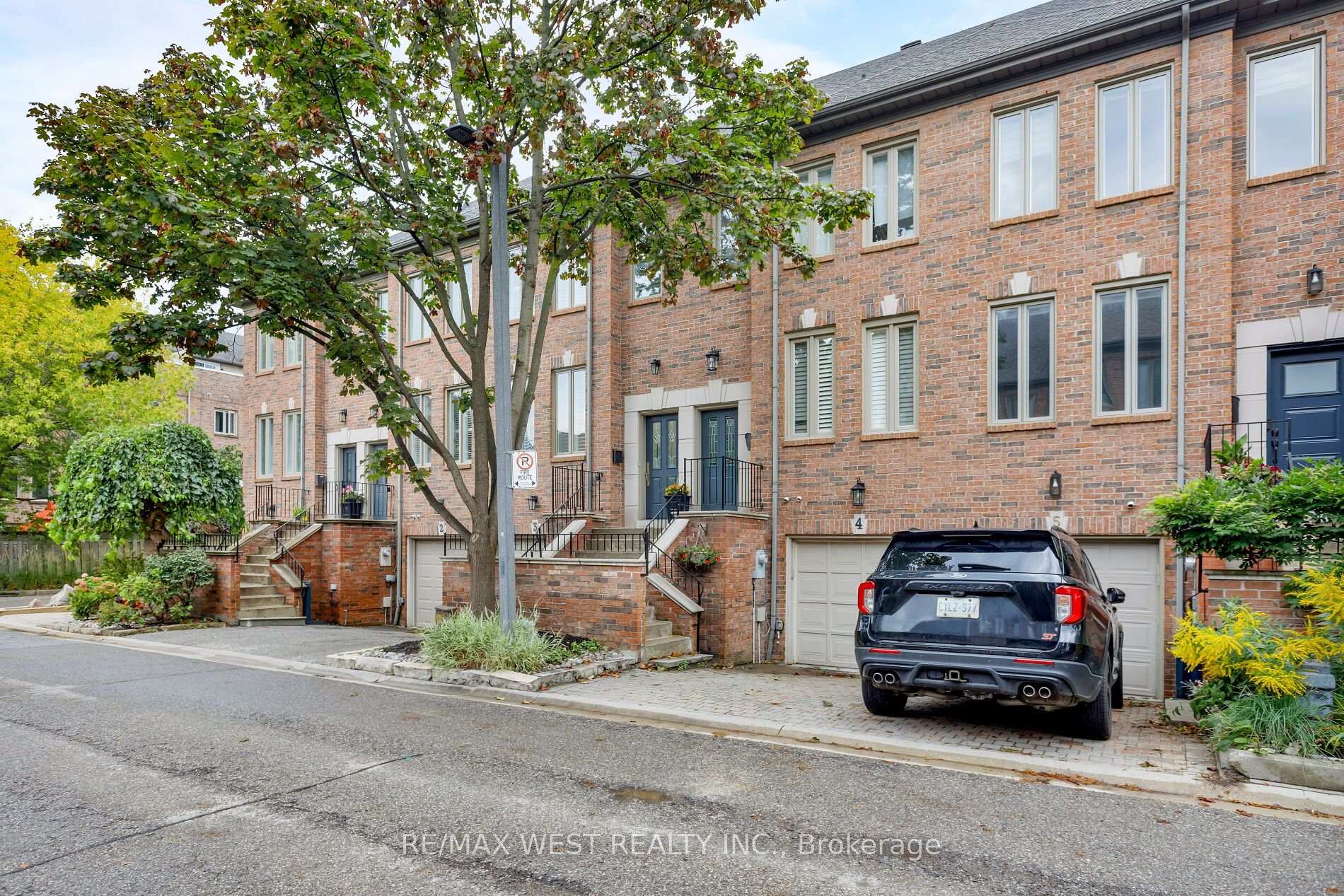 Photo 3 of Unit 3, 175 Grand Avenue, Etobicoke, Stonegate-Queensway — HOMEH