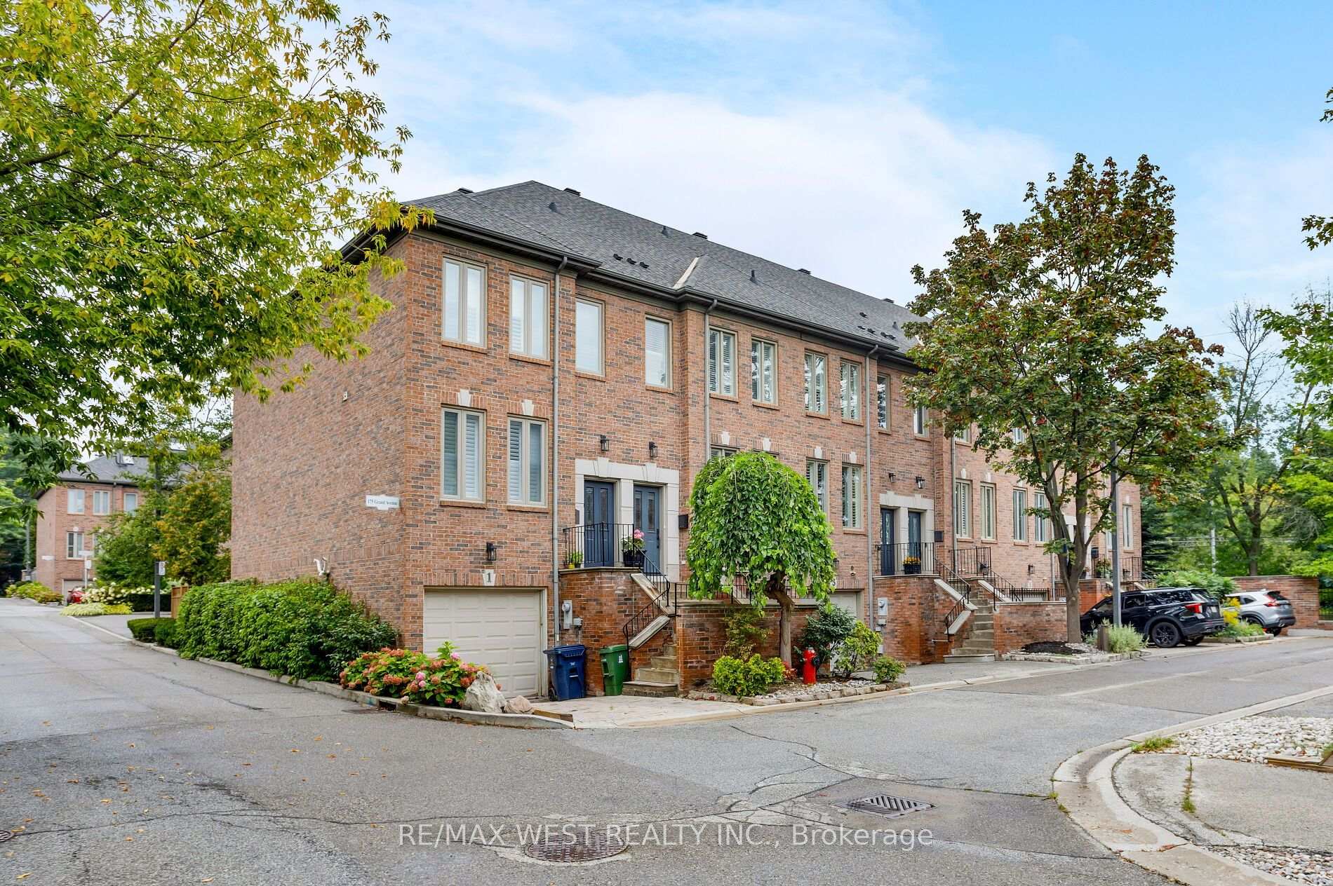 Photo 4 of Unit 3, 175 Grand Avenue, Etobicoke, Stonegate-Queensway — HOMEH