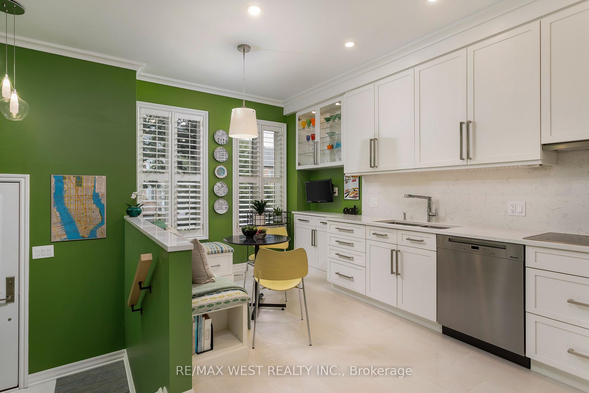 Photo 6 of Unit 3, 175 Grand Avenue, Etobicoke, Stonegate-Queensway — HOMEH