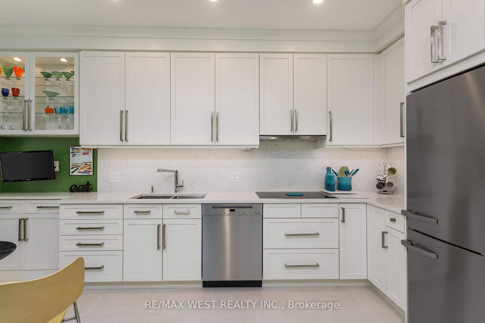 Photo 9 of Unit 3, 175 Grand Avenue, Etobicoke, Stonegate-Queensway — HOMEH