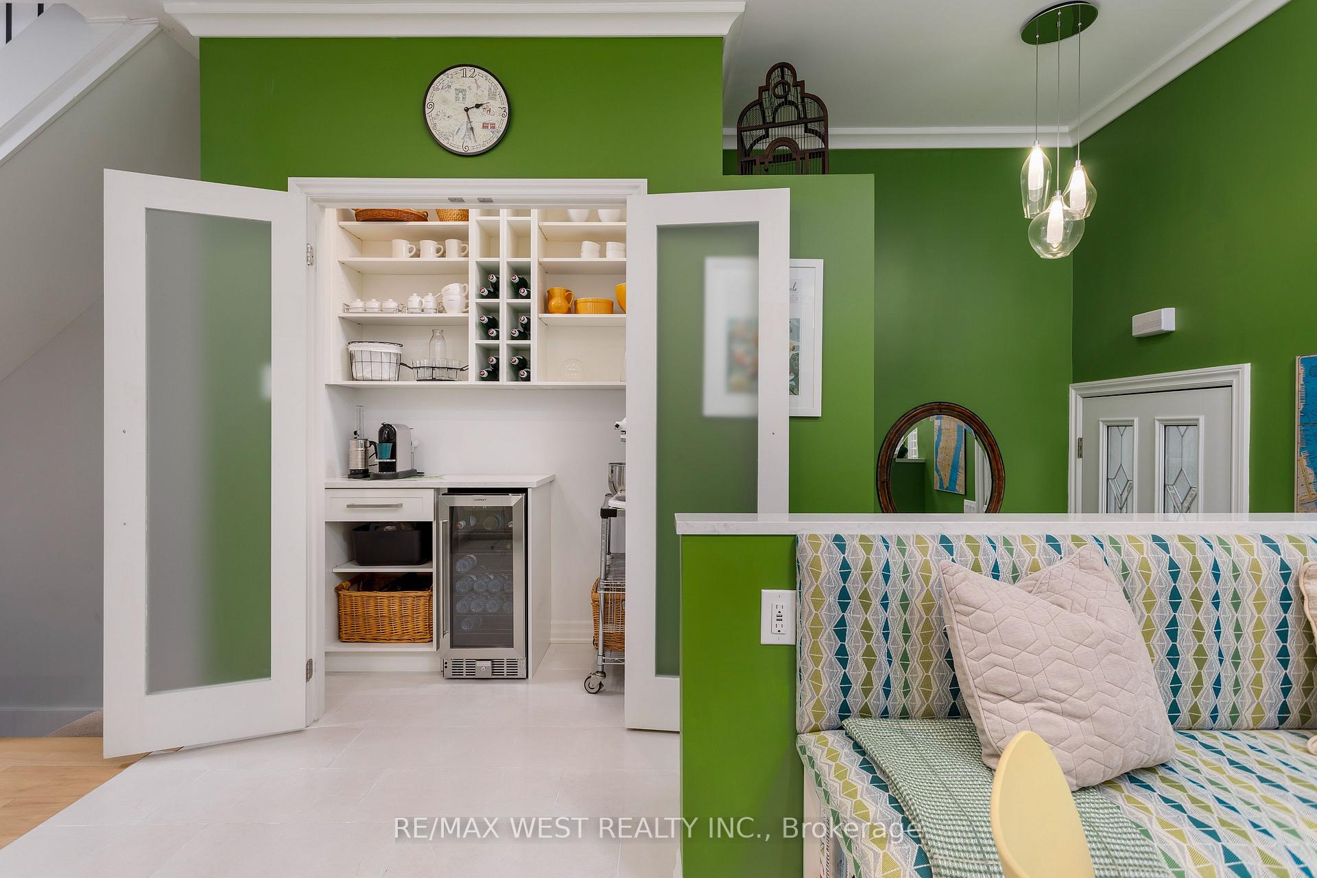 Photo 10 of Unit 3, 175 Grand Avenue, Etobicoke, Stonegate-Queensway — HOMEH