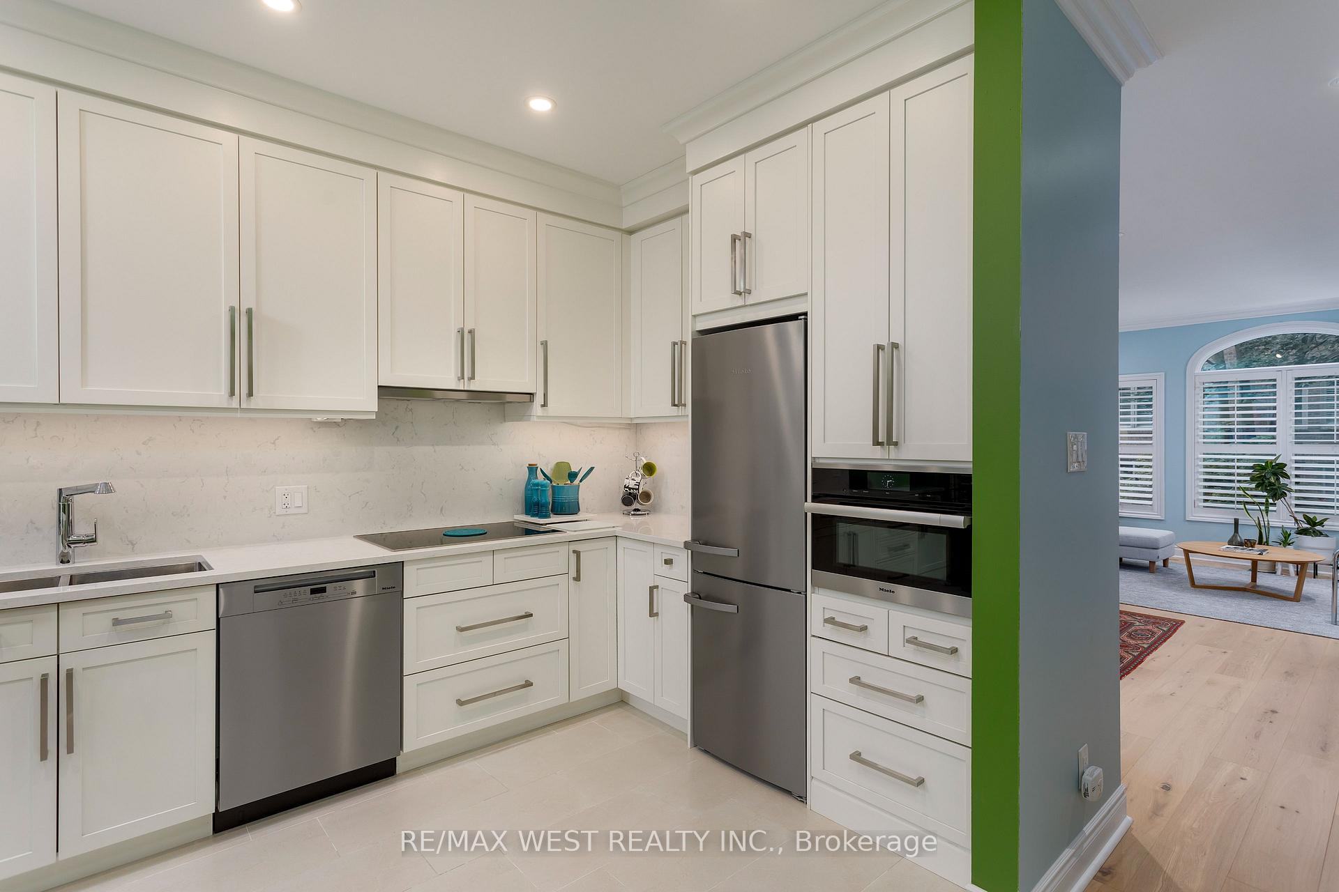 Photo 11 of Unit 3, 175 Grand Avenue, Etobicoke, Stonegate-Queensway — HOMEH