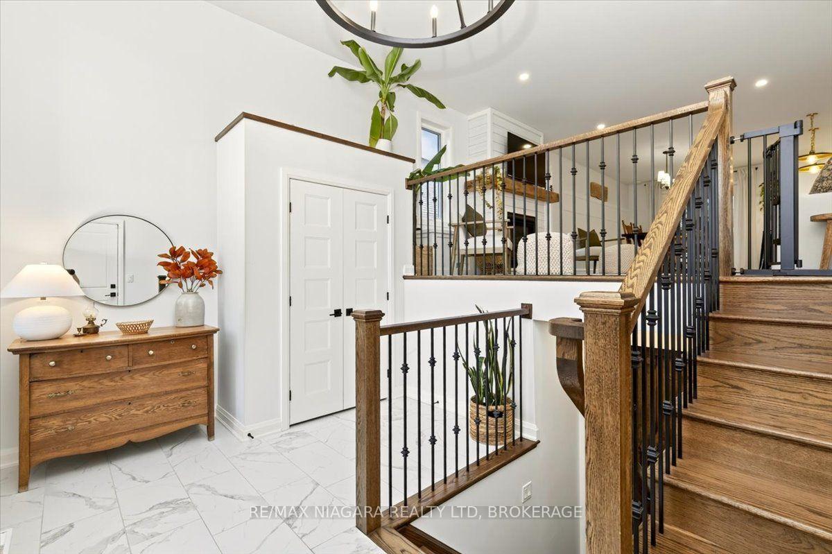 Photo 8 of 7331 Sherrilee Crescent, Niagara Falls, Brown — HOMEH