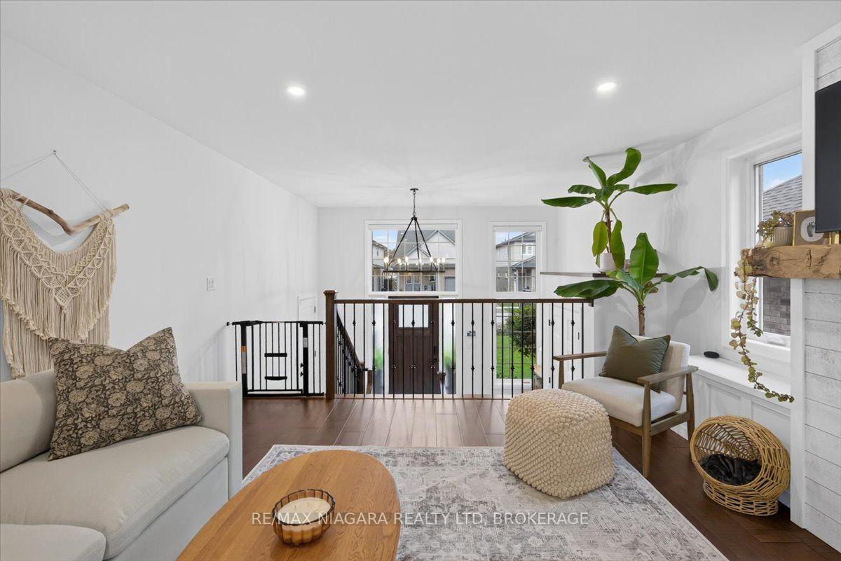 Photo 10 of 7331 Sherrilee Crescent, Niagara Falls, Brown — HOMEH