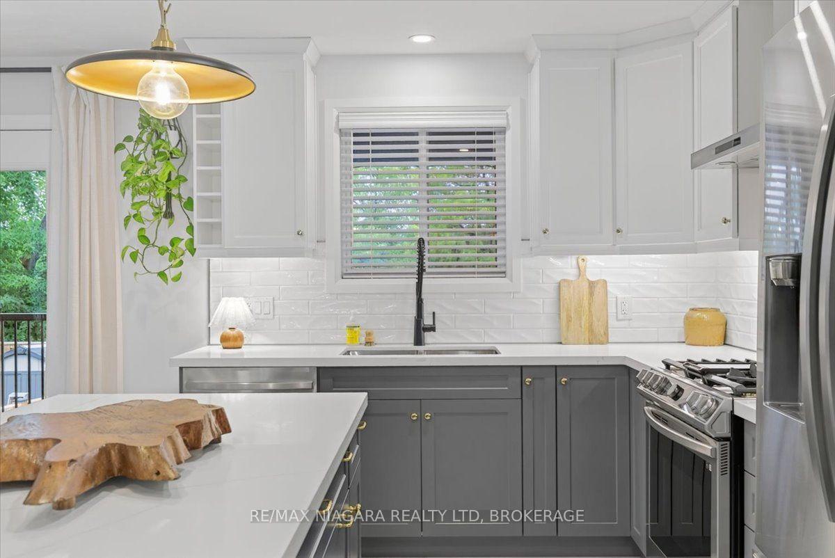 Photo 23 of 7331 Sherrilee Crescent, Niagara Falls, Brown — HOMEH
