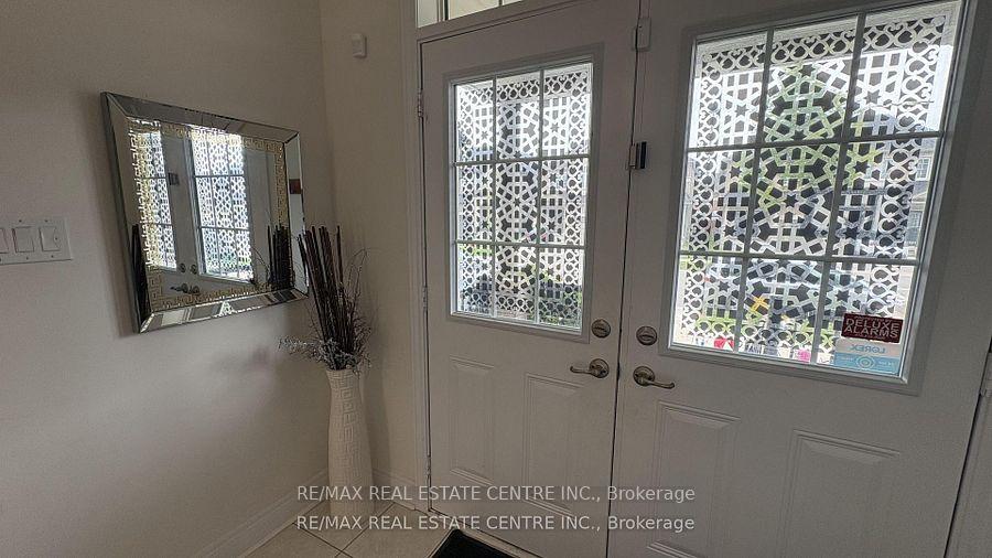 Photo 7 of 106 Branigan Crescent, Halton Hills, Georgetown — HOMEH
