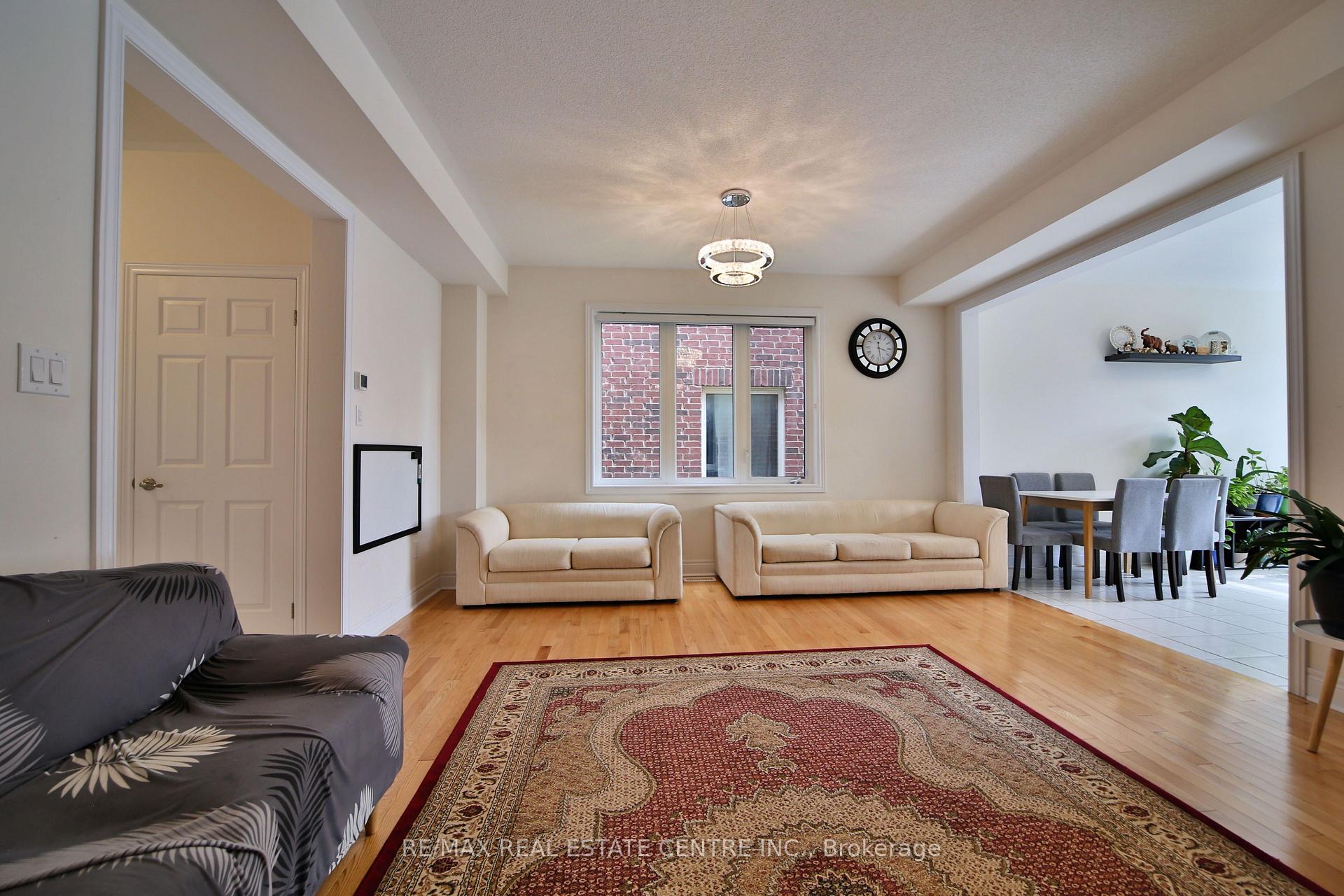 Photo 14 of 106 Branigan Crescent, Halton Hills, Georgetown — HOMEH