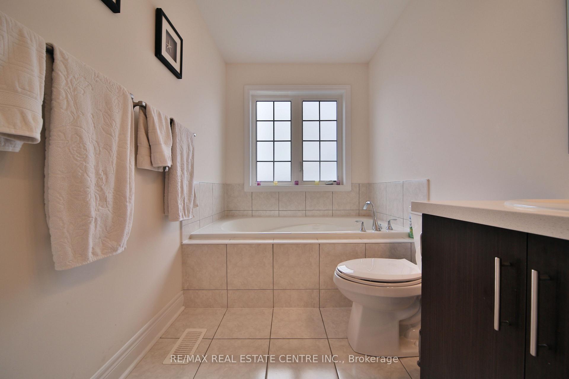 Photo 31 of 106 Branigan Crescent, Halton Hills, Georgetown — HOMEH