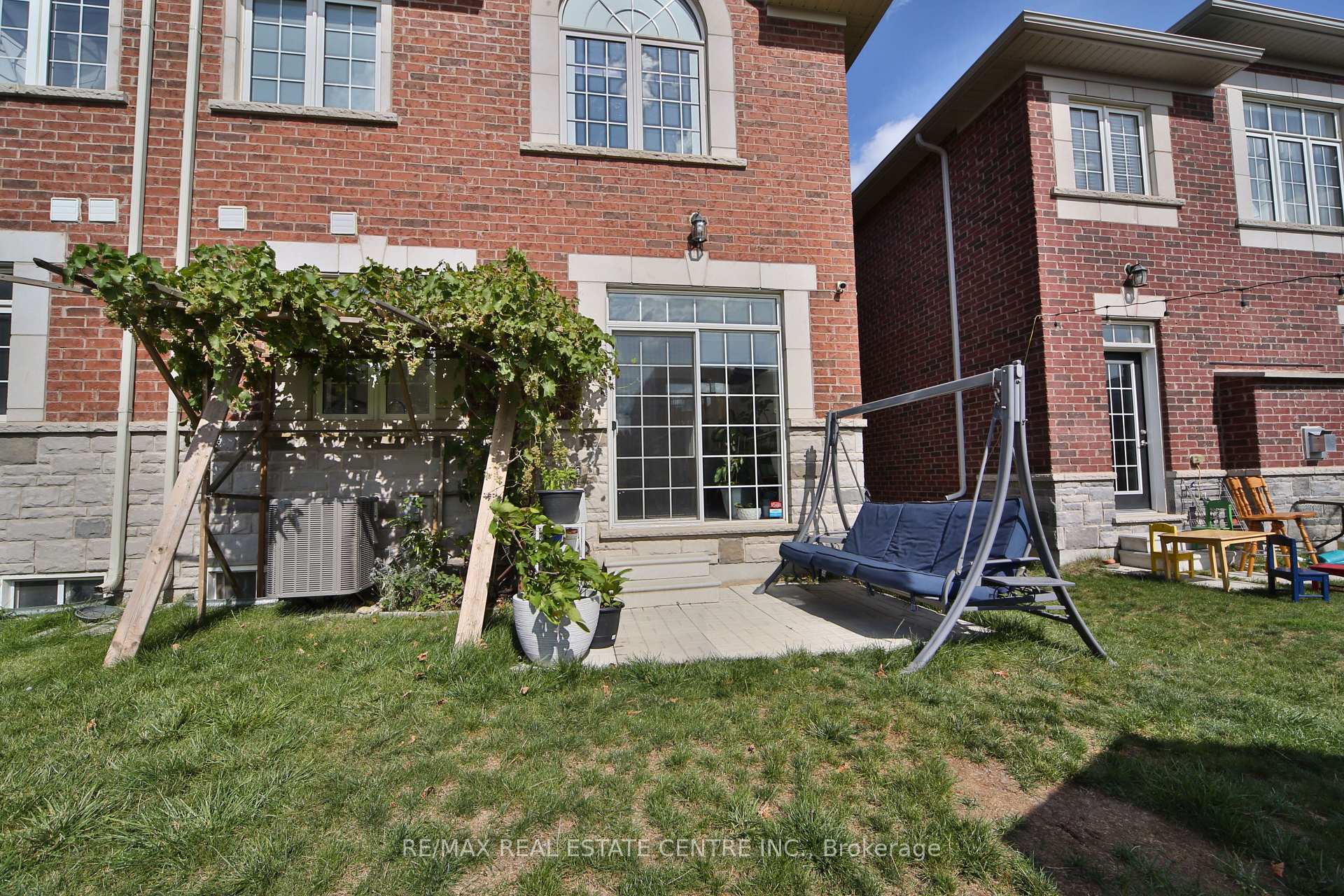 Photo 39 of 106 Branigan Crescent, Halton Hills, Georgetown — HOMEH