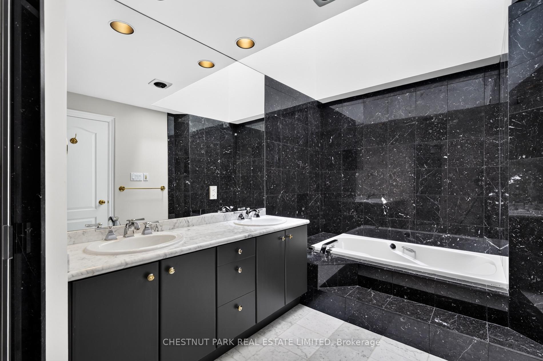 Photo 23 of 248 Spadina Road, Toronto, Casa Loma — HOMEH