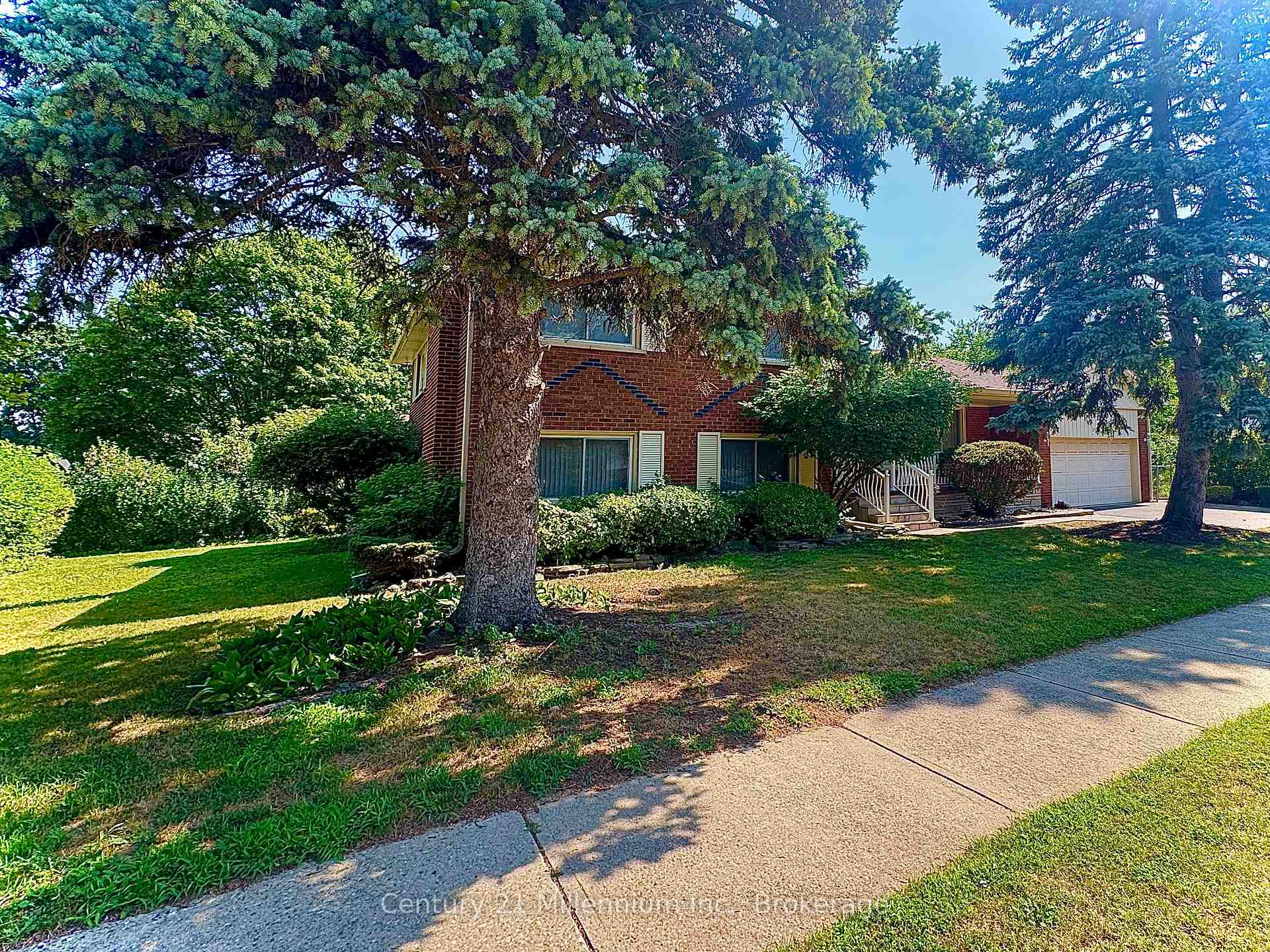 Photo 2 of 353 Chantenay Drive, Mississauga, Cooksville — HOMEH