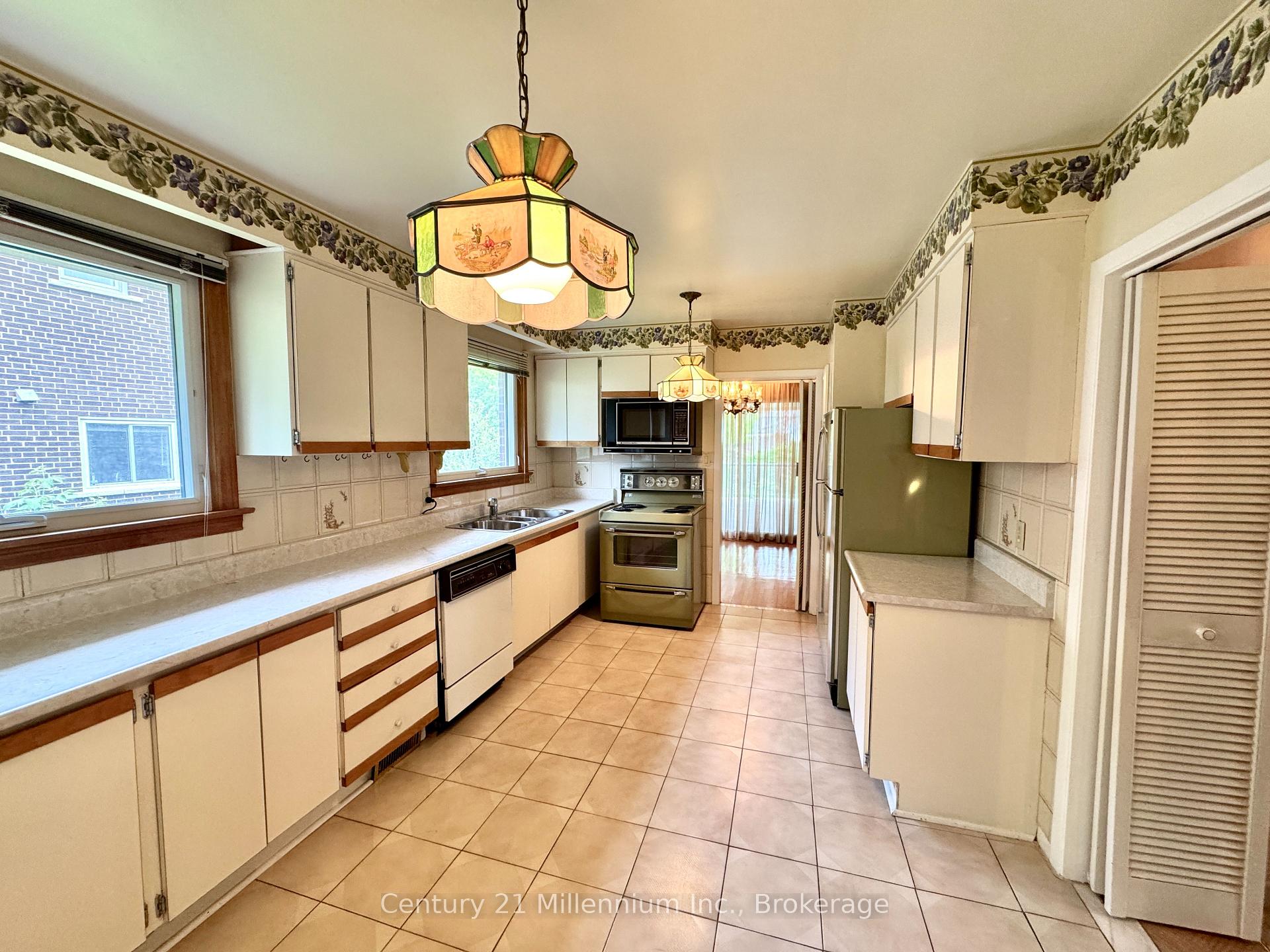 Photo 8 of 353 Chantenay Drive, Mississauga, Cooksville — HOMEH