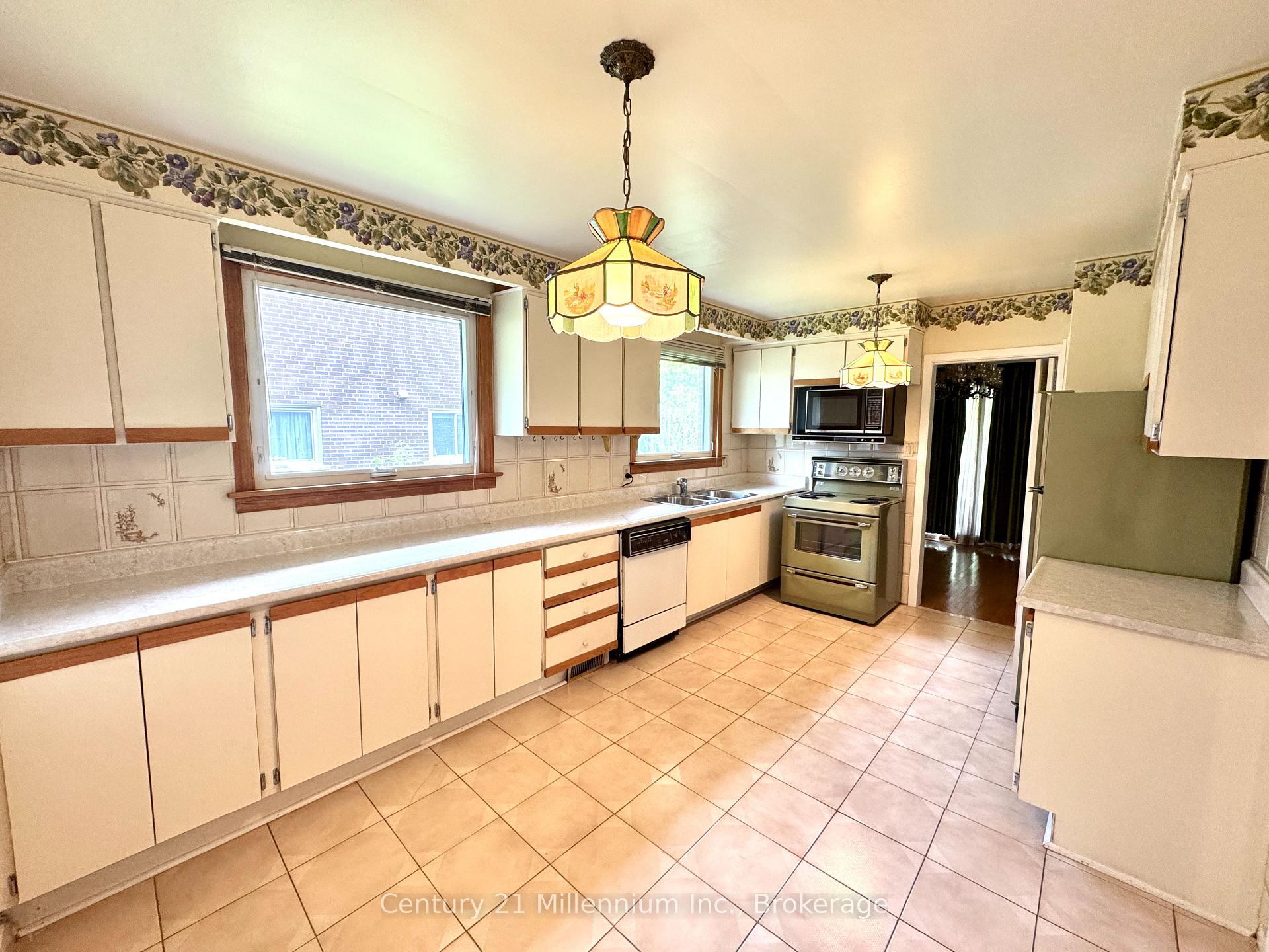 Photo 9 of 353 Chantenay Drive, Mississauga, Cooksville — HOMEH