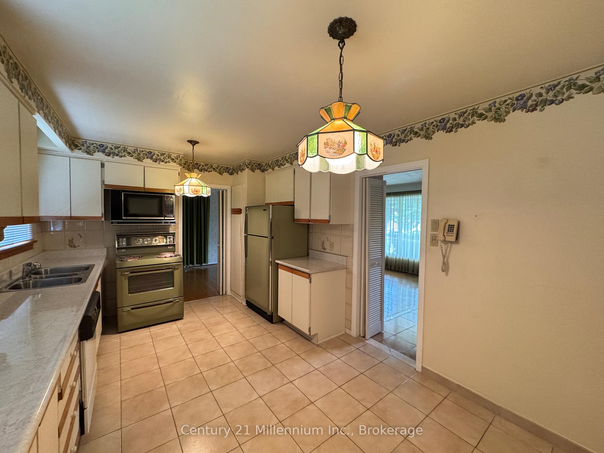 Photo 11 of 353 Chantenay Drive, Mississauga, Cooksville — HOMEH